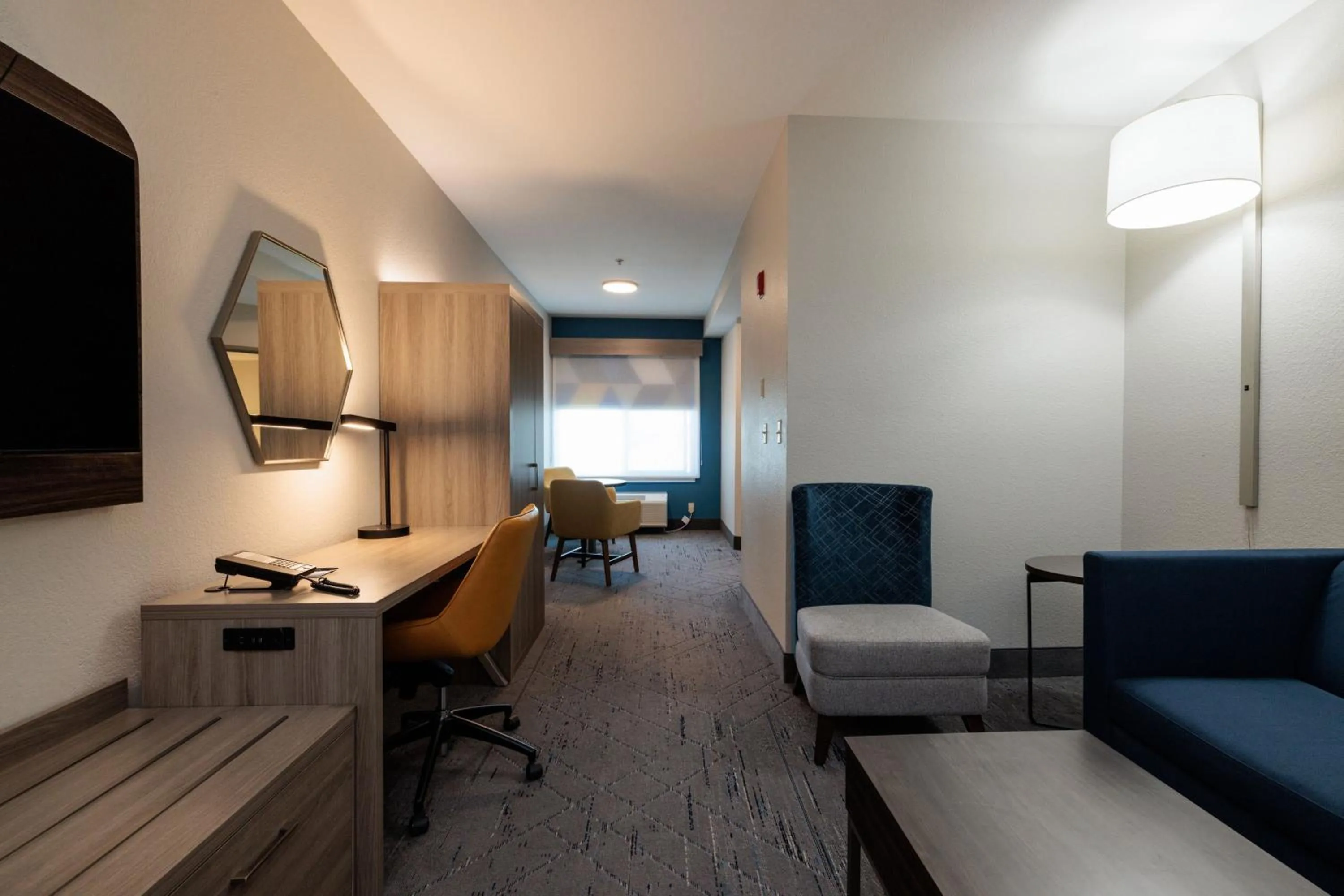 Photo of the whole room in Holiday Inn Express Berkeley by IHG