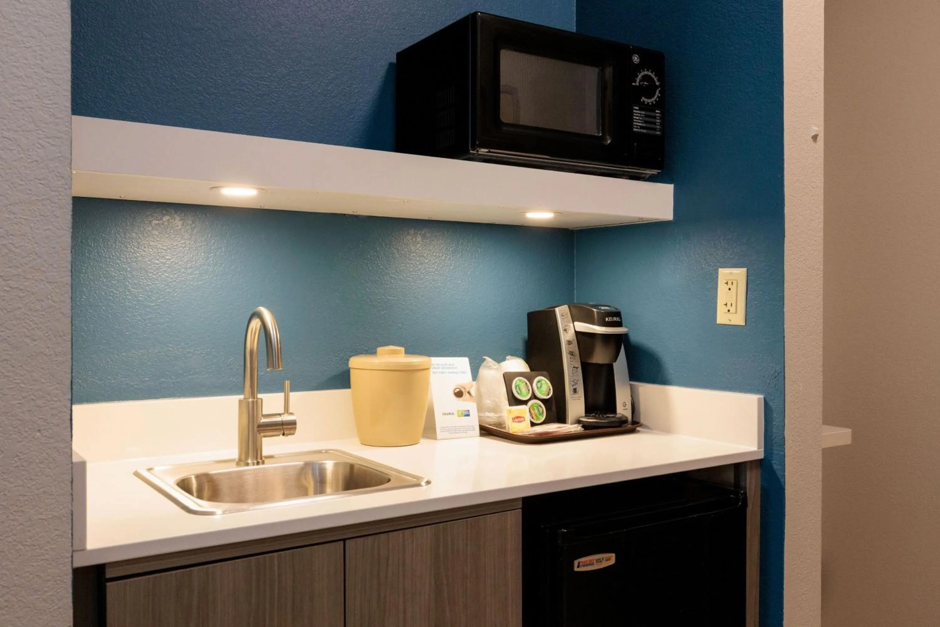 Photo of the whole room in Holiday Inn Express Berkeley by IHG