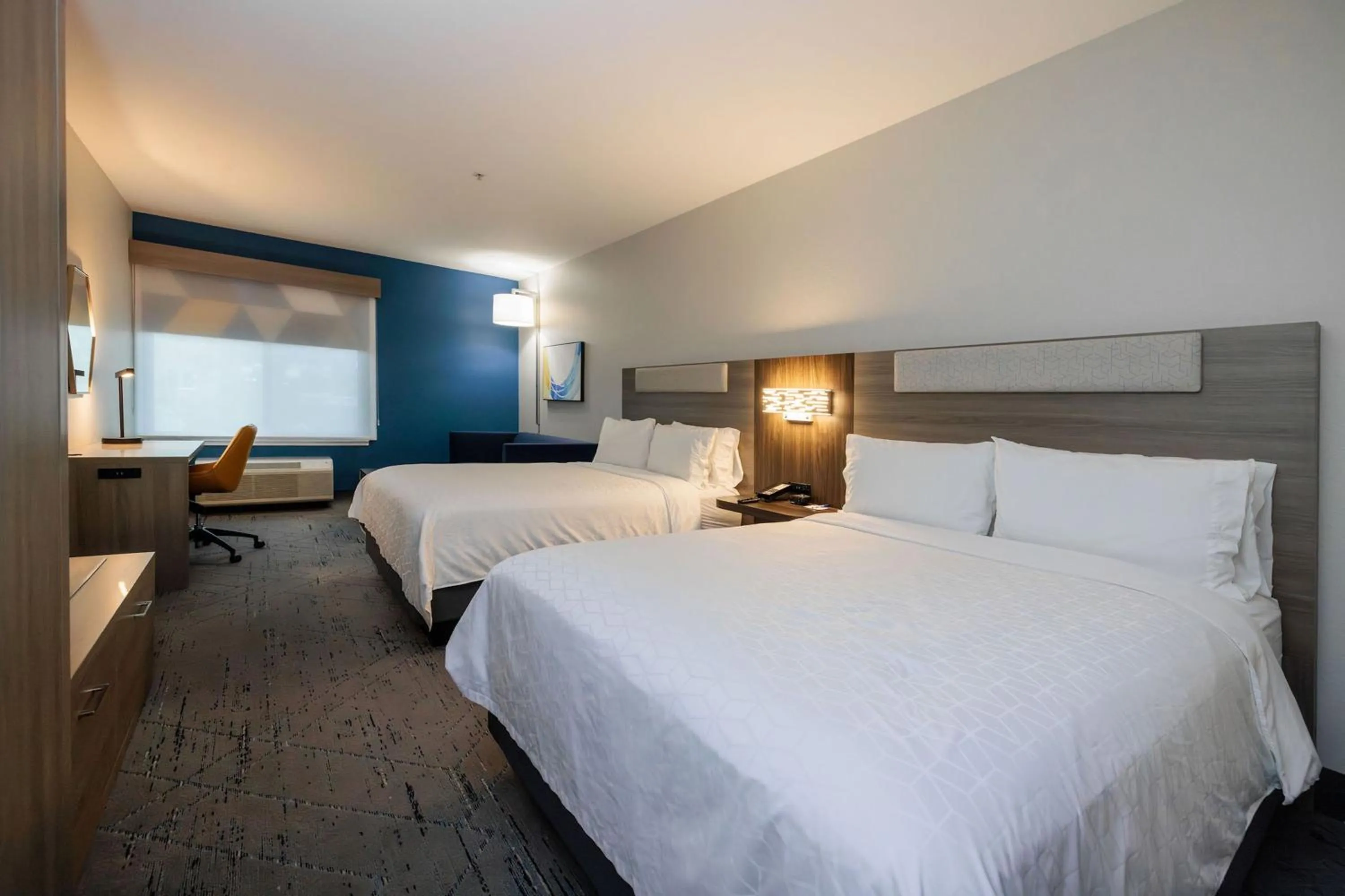 Photo of the whole room, Bed in Holiday Inn Express Berkeley by IHG