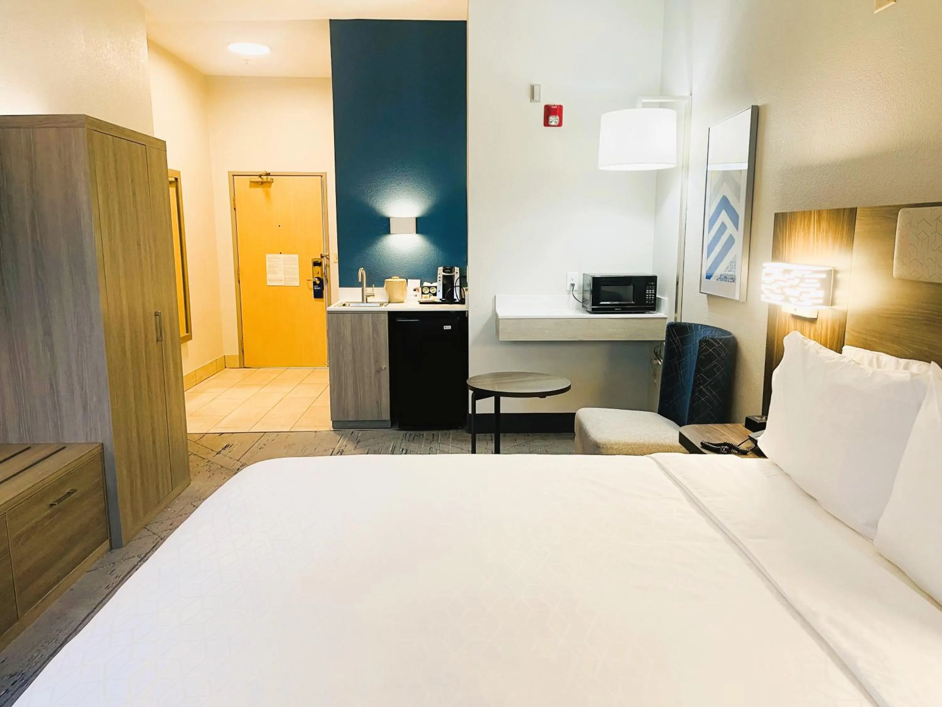 Bedroom, Bed in Holiday Inn Express Berkeley by IHG