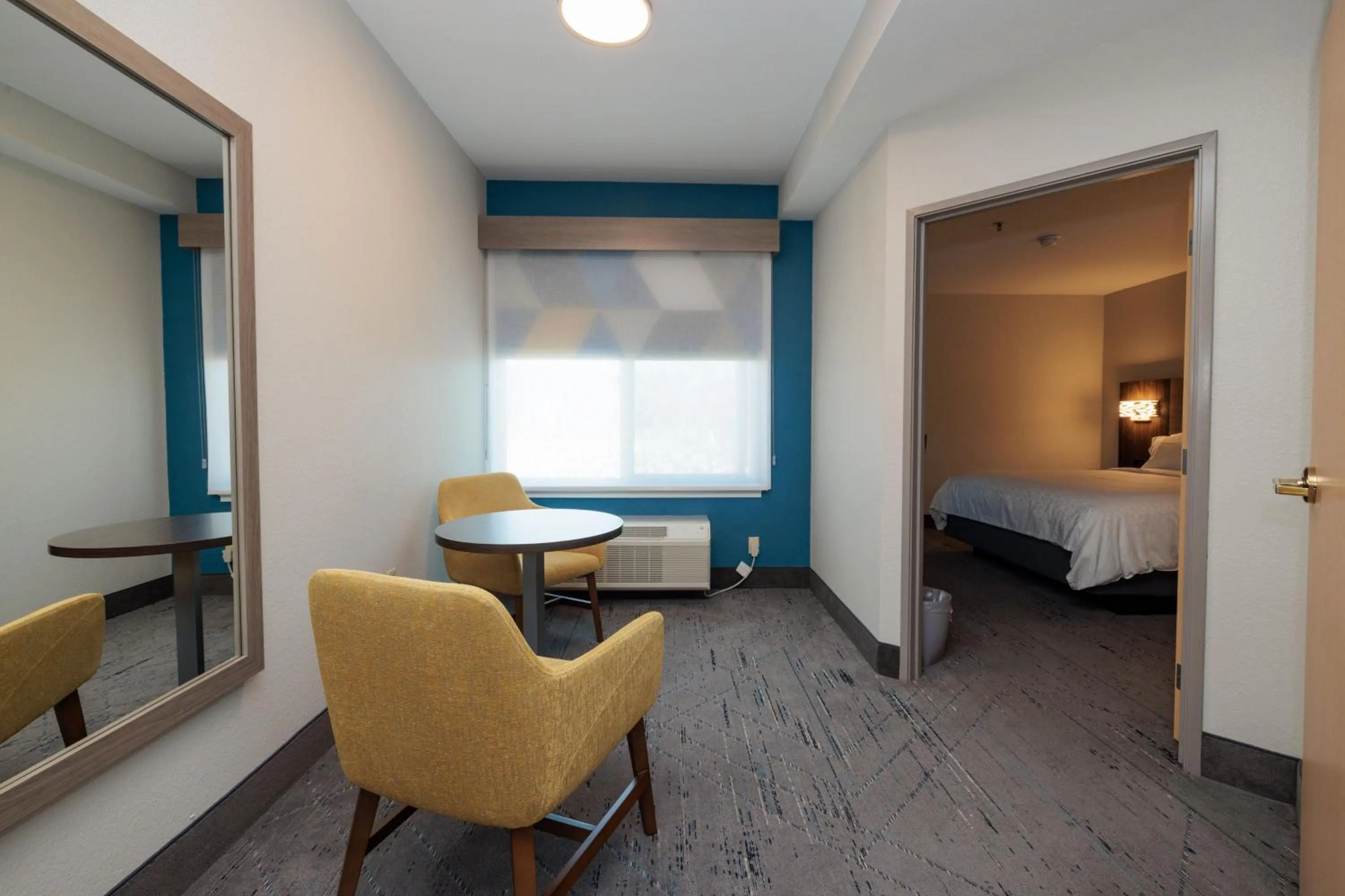 Photo of the whole room, Bed in Holiday Inn Express Berkeley by IHG