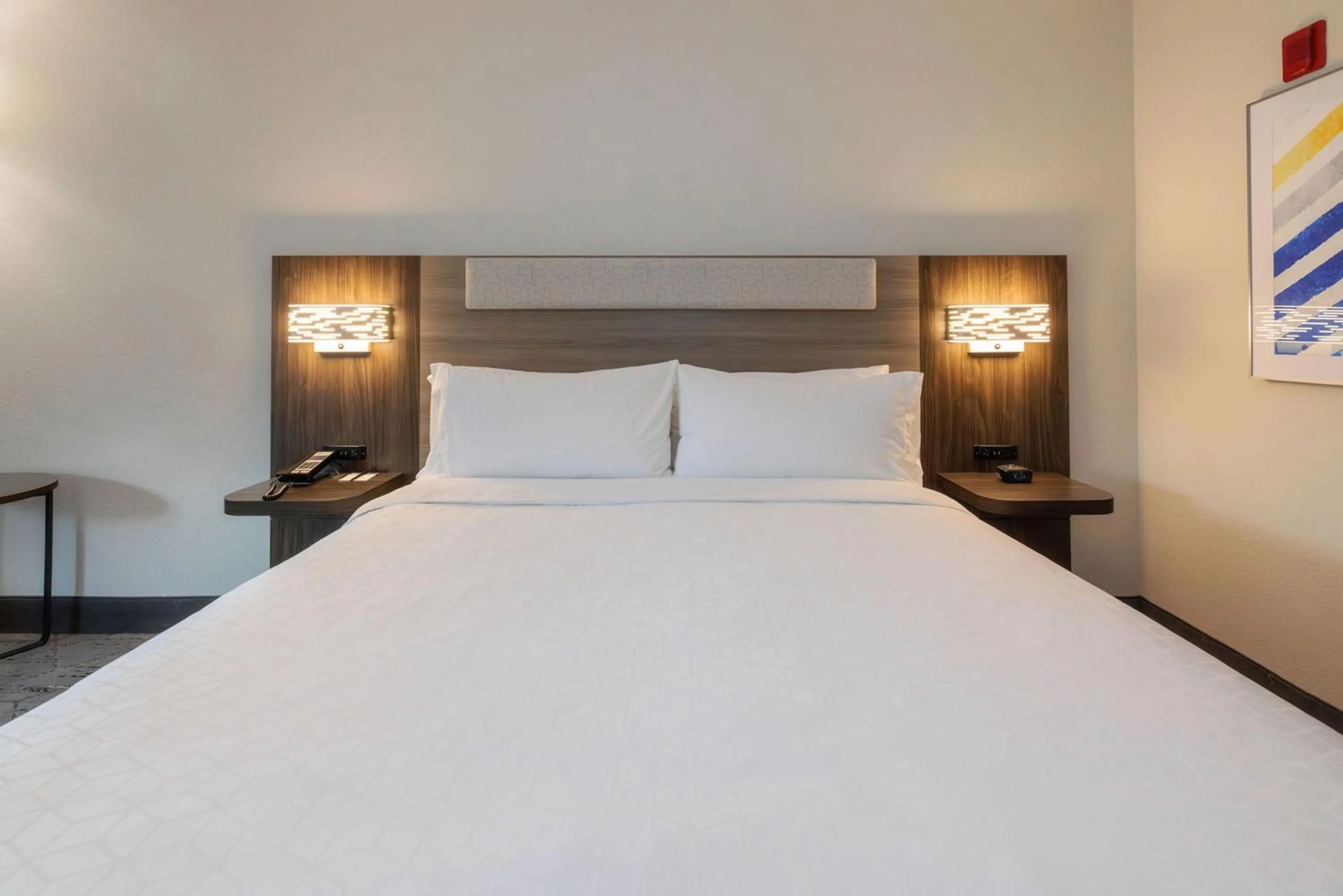 Photo of the whole room, Bed in Holiday Inn Express Berkeley by IHG