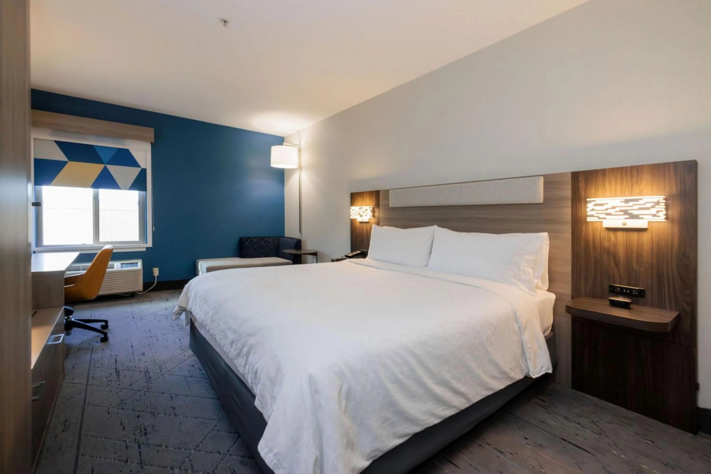 Bed in Holiday Inn Express Berkeley by IHG