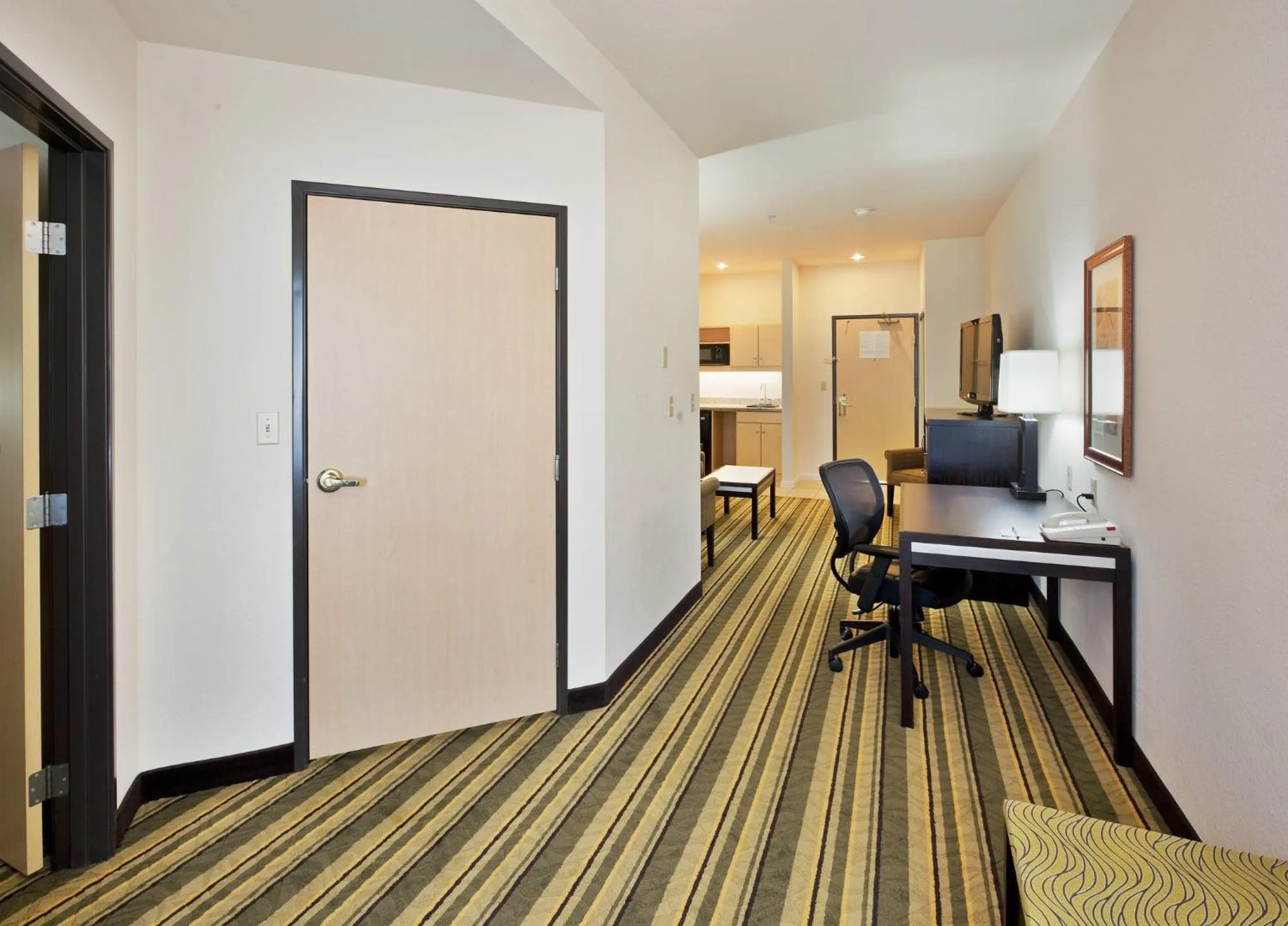 Photo of the whole room in Holiday Inn Express Berkeley by IHG