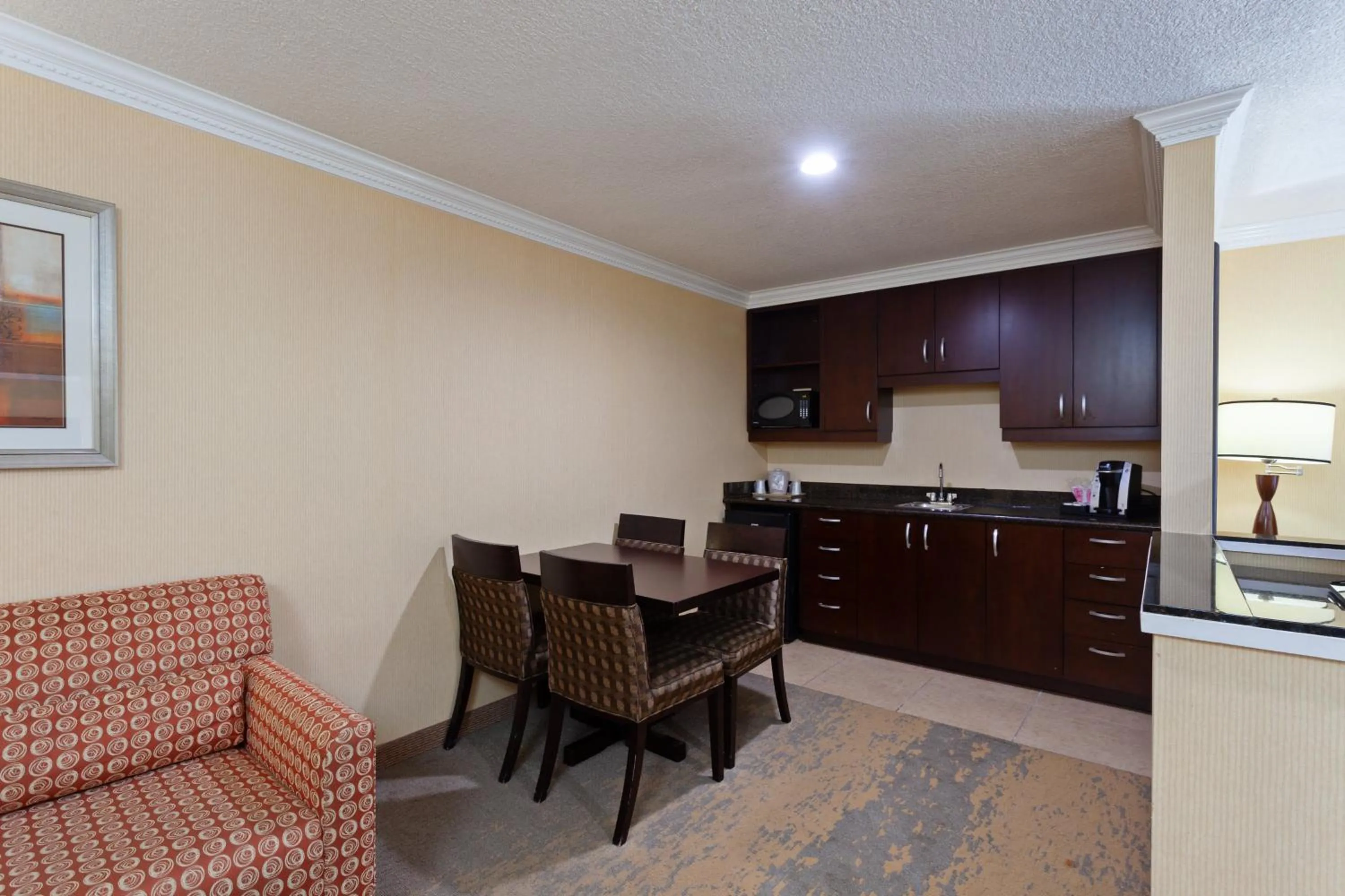 Photo of the whole room in Holiday Inn & Suites San Mateo - SFO by IHG