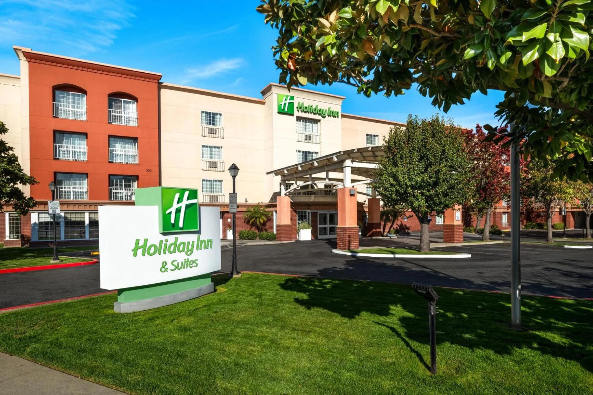 Property building in Holiday Inn & Suites San Mateo - SFO by IHG