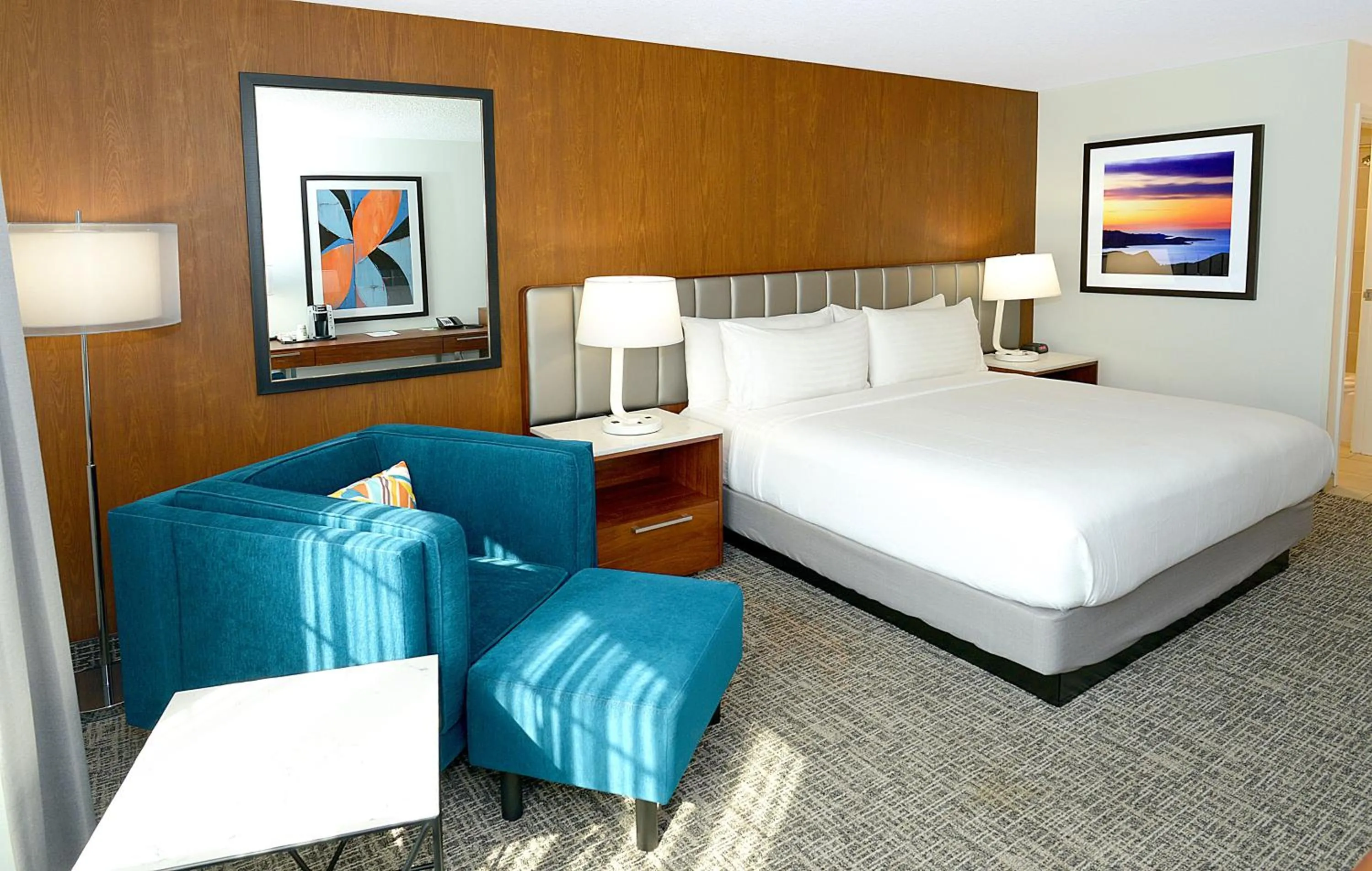Photo of the whole room, Bed in Holiday Inn & Suites San Mateo - SFO by IHG