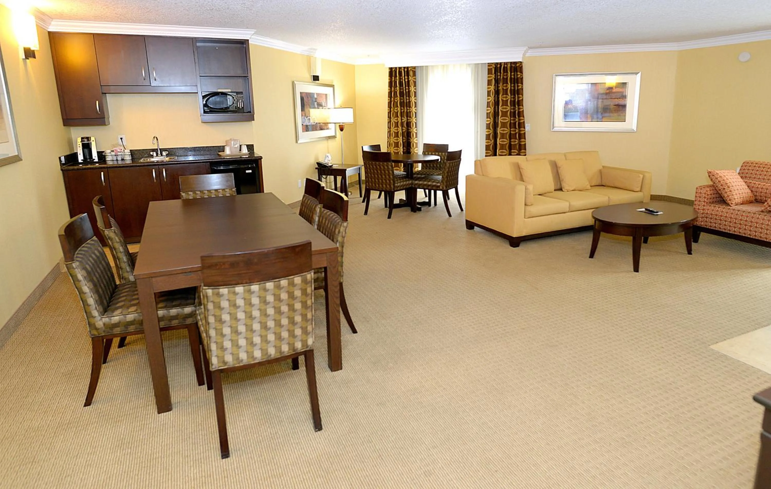 Photo of the whole room in Holiday Inn & Suites San Mateo - SFO by IHG