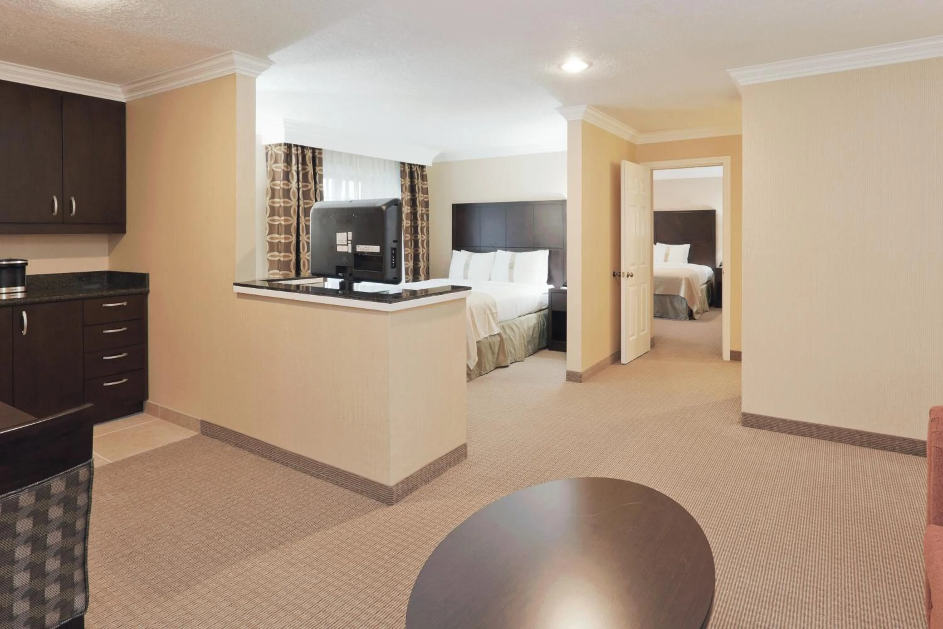 Photo of the whole room in Holiday Inn & Suites San Mateo - SFO by IHG