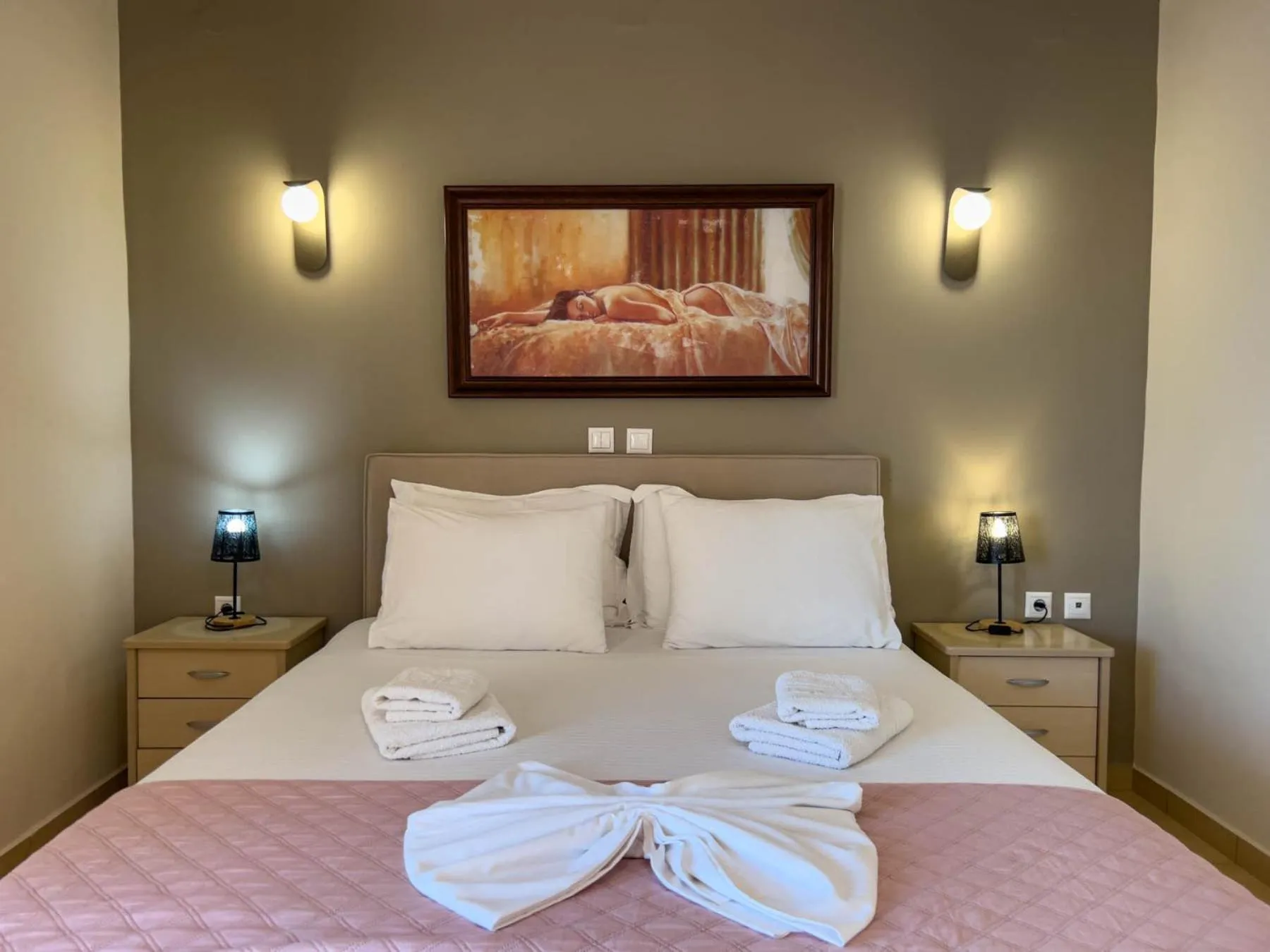 Bed in Studios Plaka