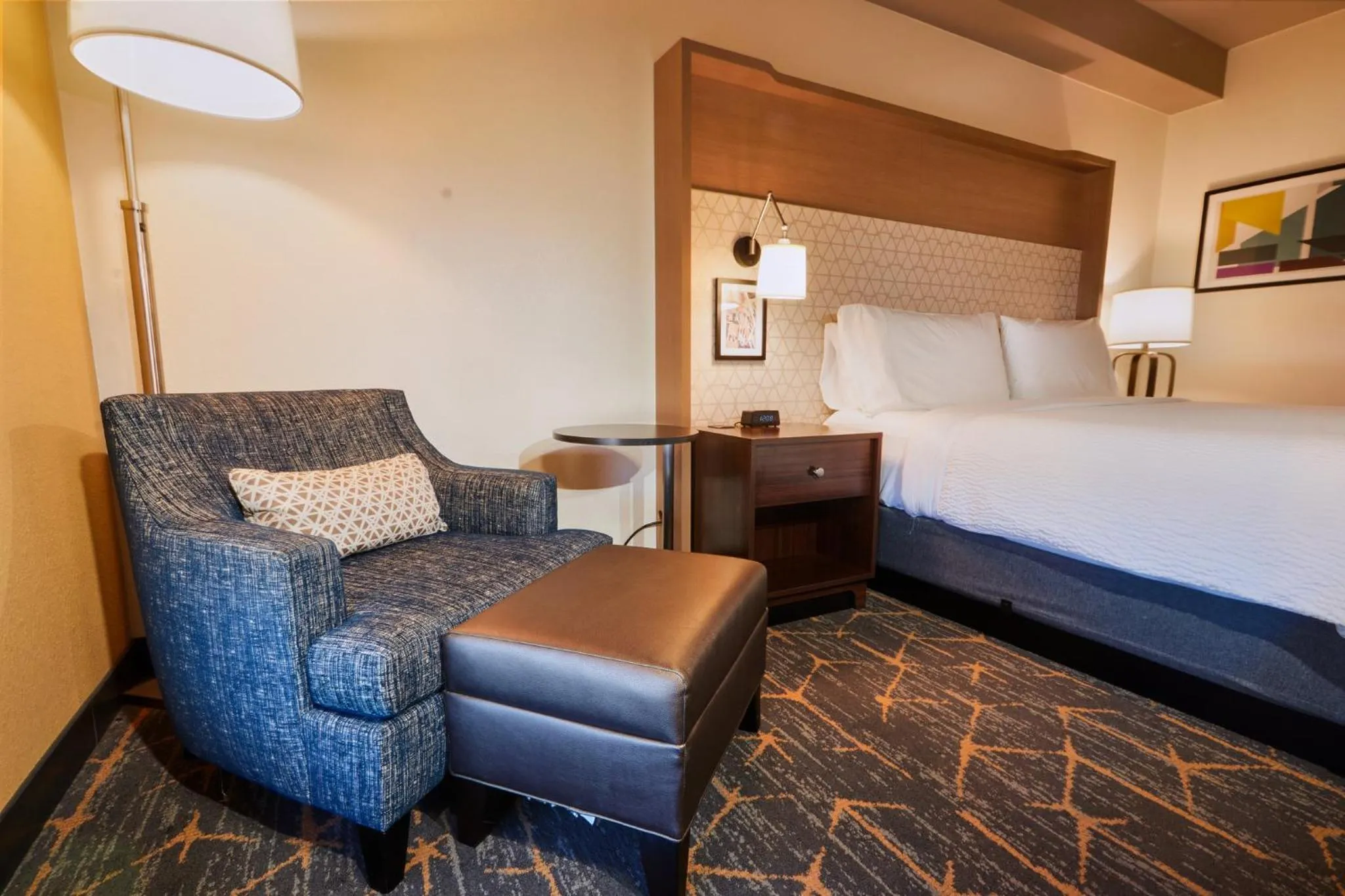 Photo of the whole room, Bed in Holiday Inn Oakland Airport by IHG