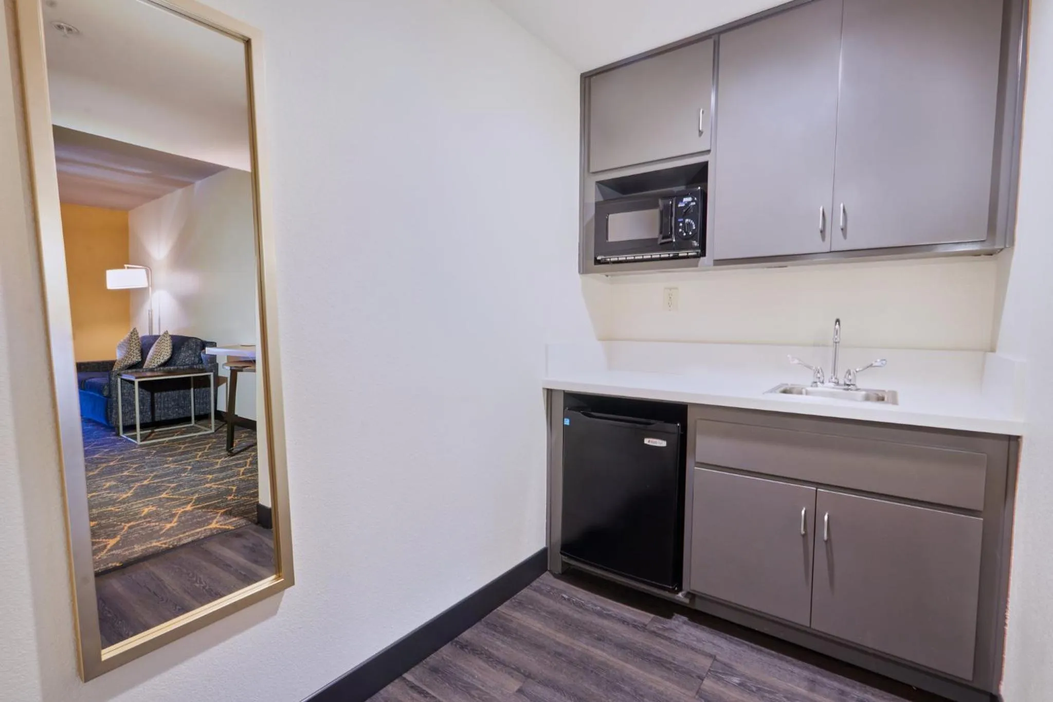 Photo of the whole room in Holiday Inn Oakland Airport by IHG