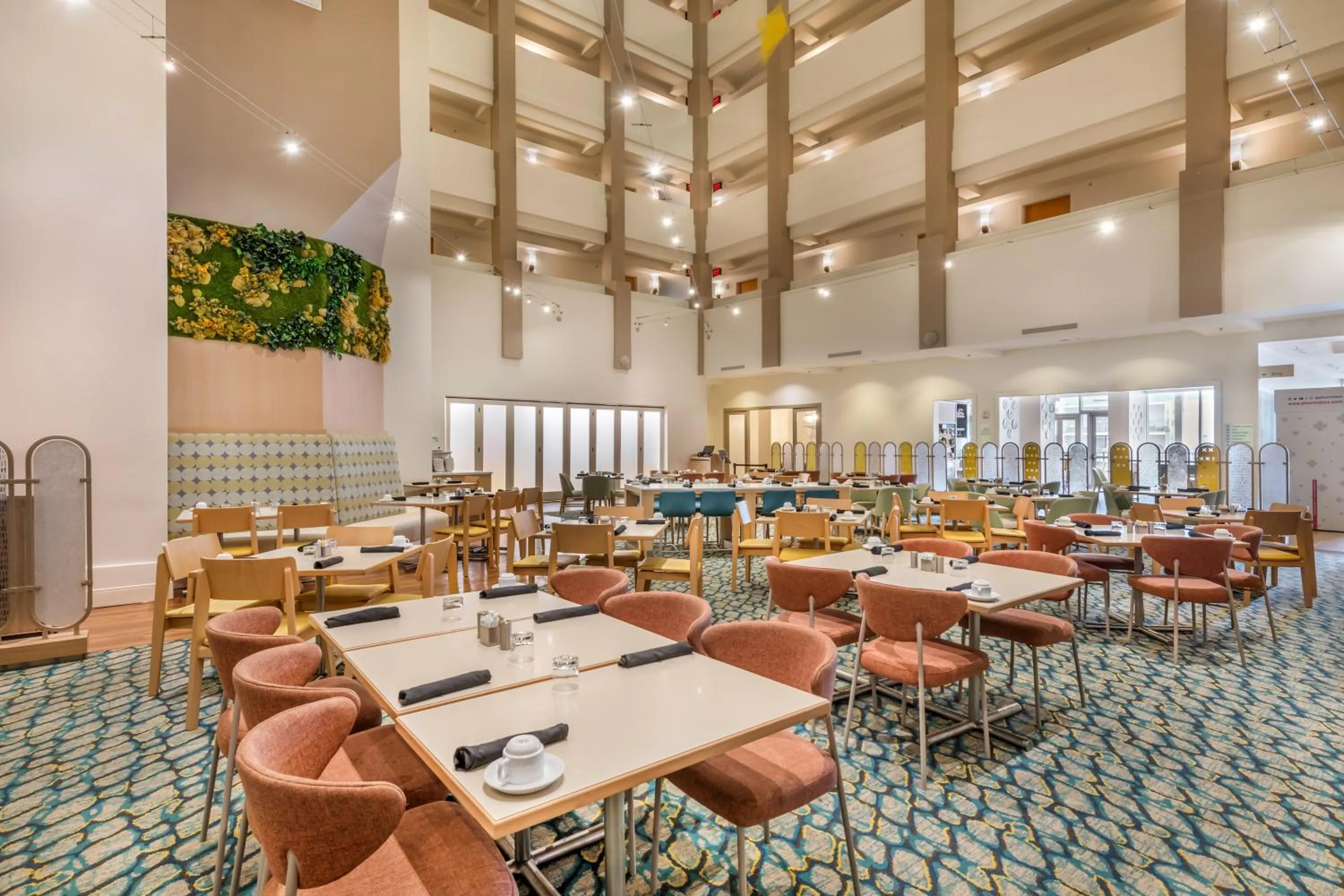 Restaurant/places to eat in Holiday Inn Orlando – Disney Springs® Area by IHG