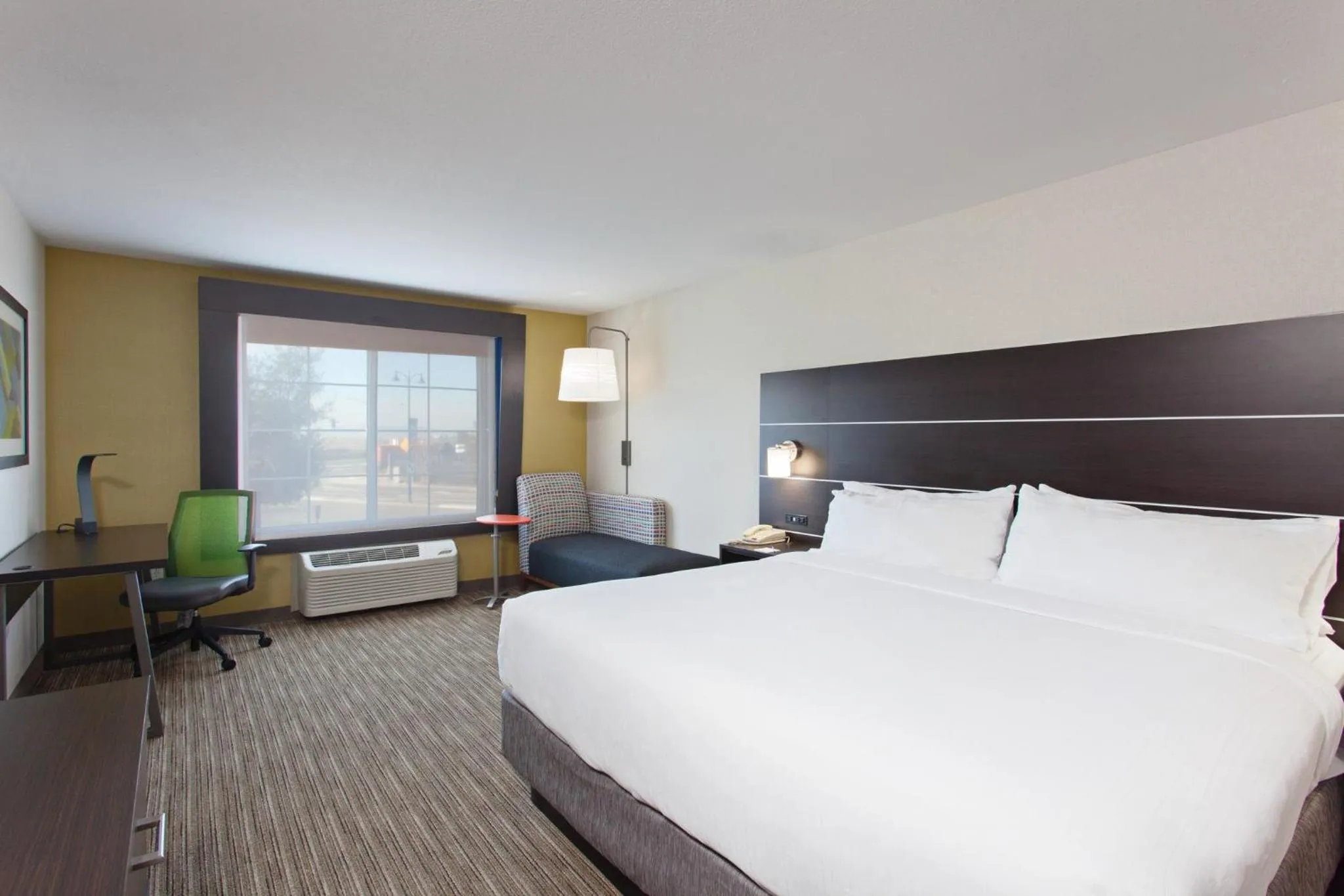 Photo of the whole room, Bed in Holiday Inn Express & Suites Oakland - Airport by IHG