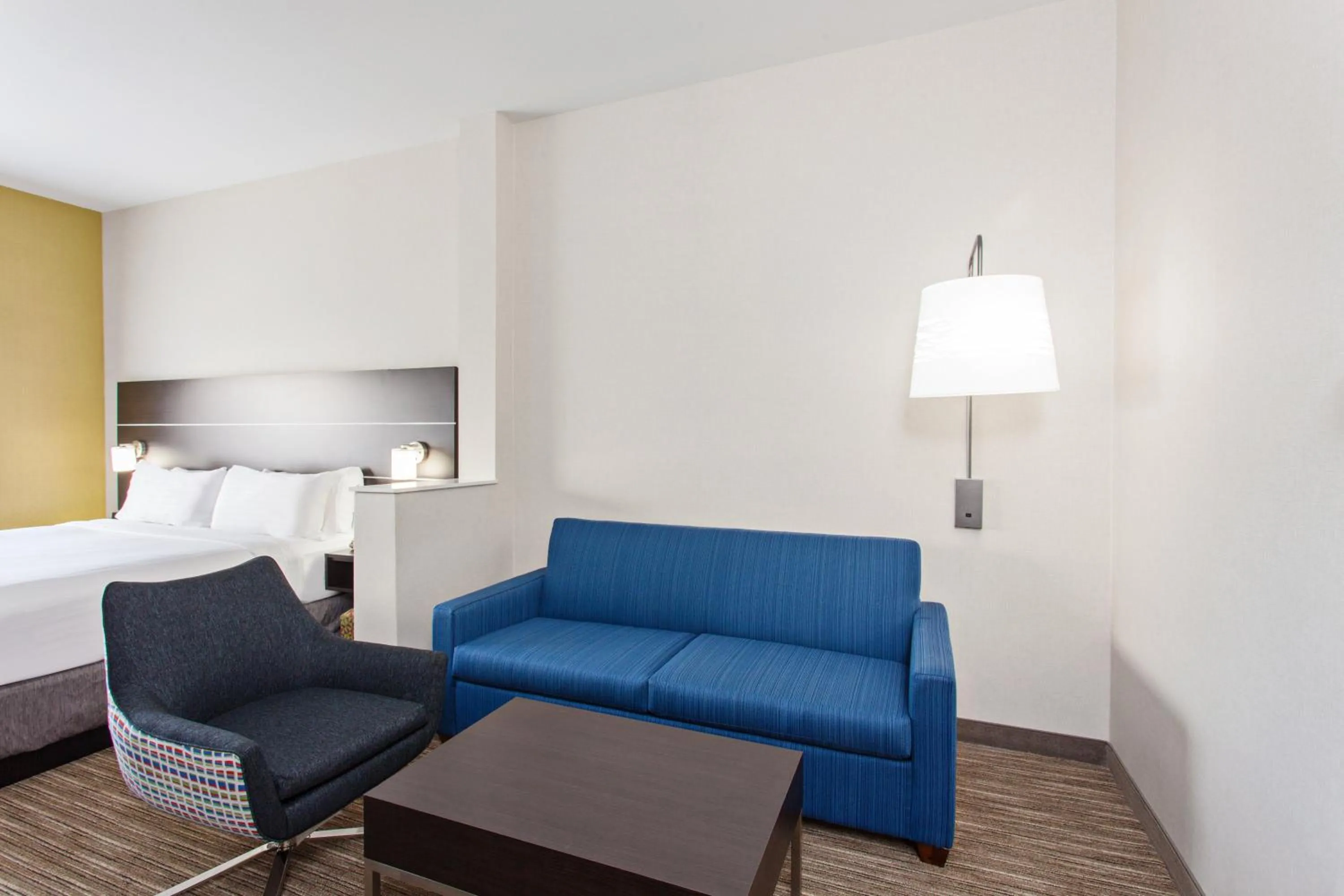 Photo of the whole room, Bed in Holiday Inn Express & Suites Oakland - Airport by IHG