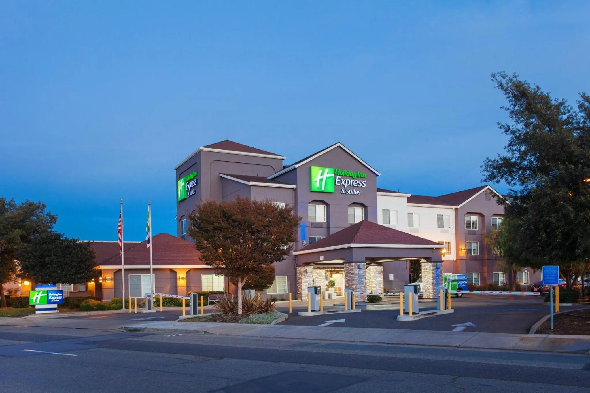 Property building in Holiday Inn Express & Suites Oakland - Airport by IHG