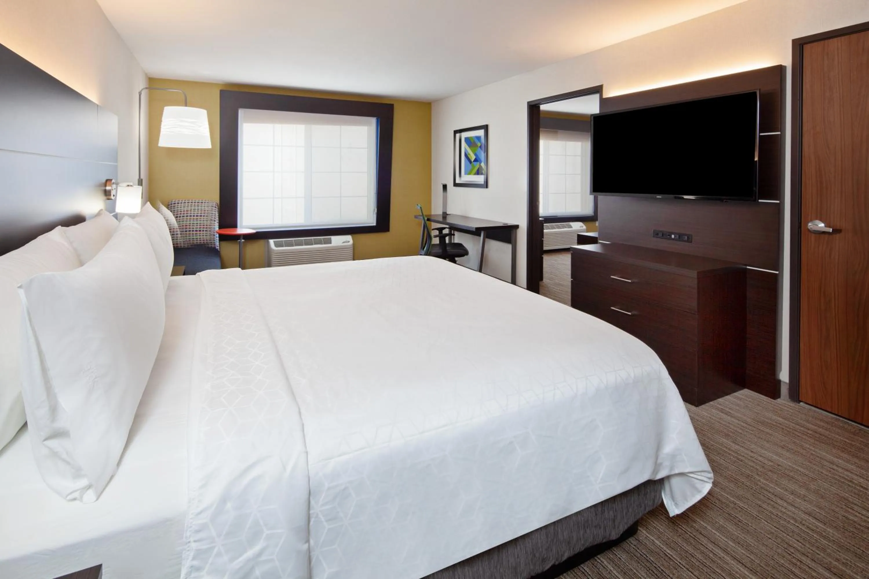 Bedroom, Bed in Holiday Inn Express & Suites Oakland - Airport by IHG