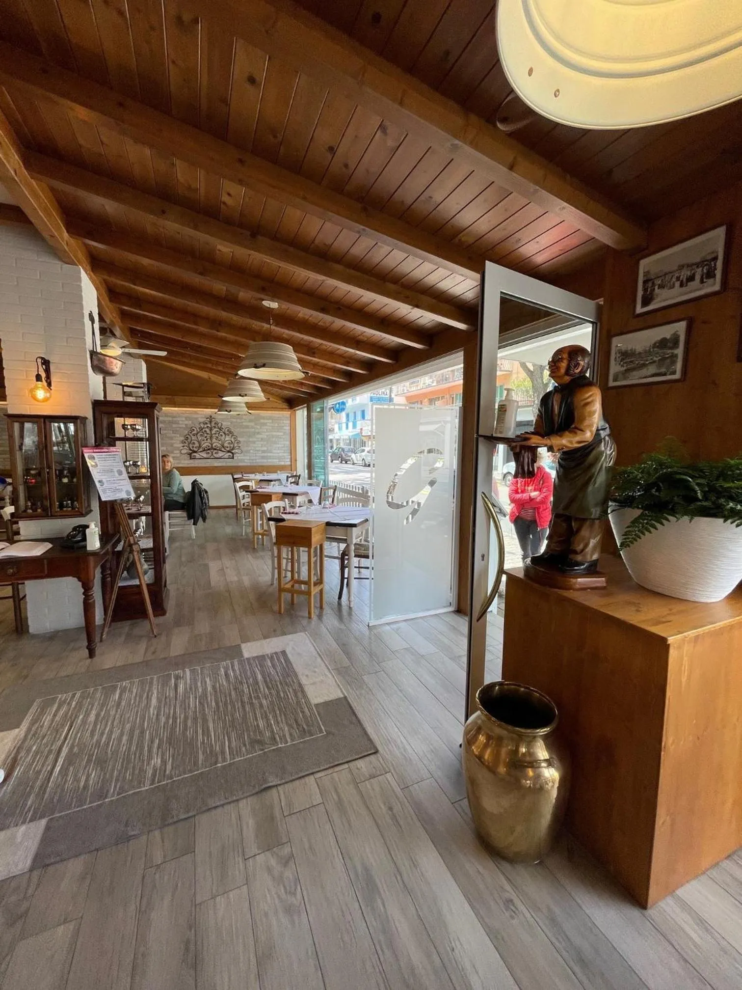 Restaurant/places to eat in Hotel Cristina