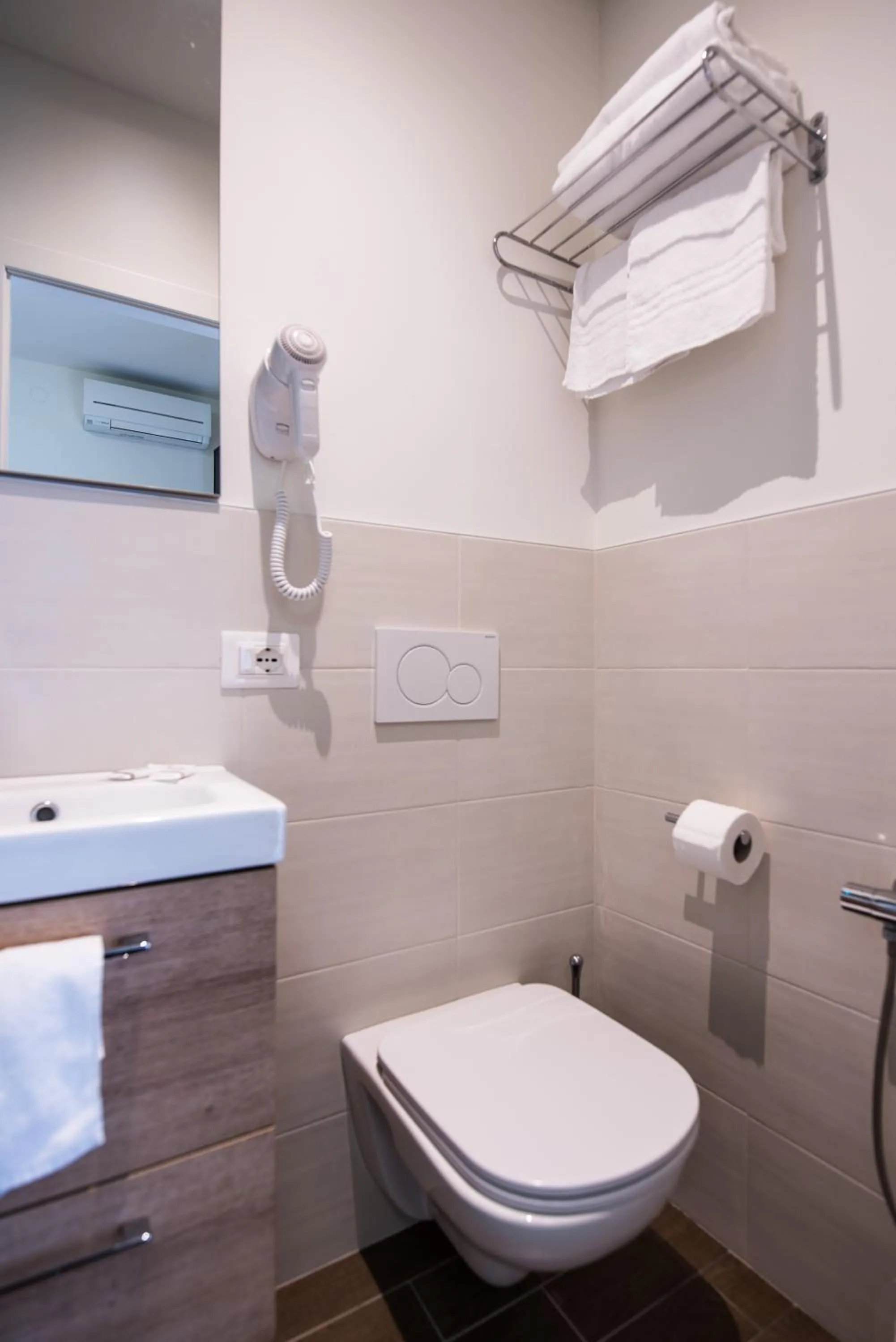 Toilet in Hotel Cristina