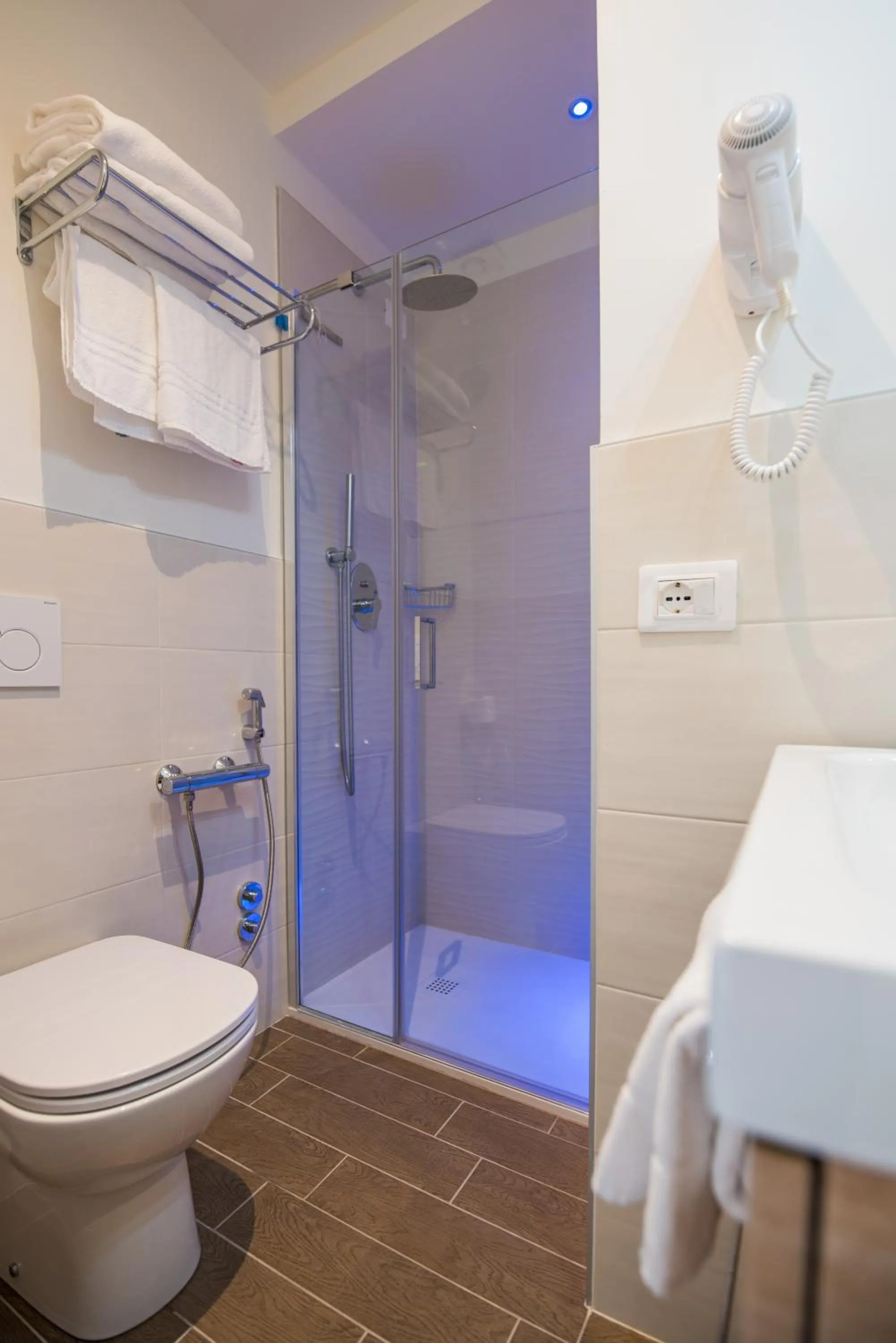 Shower in Hotel Cristina