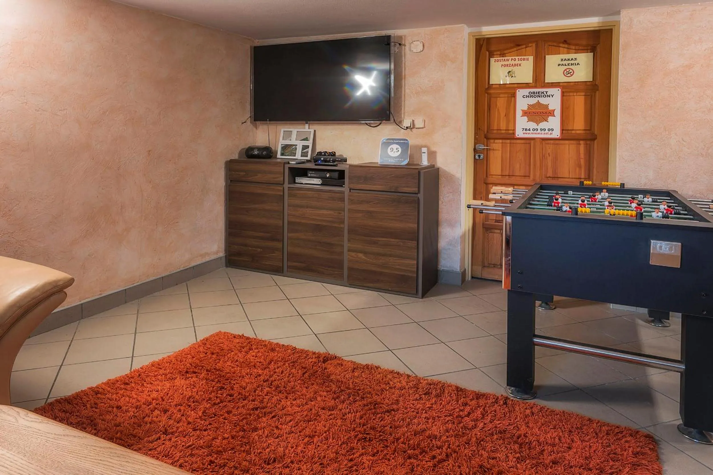 Communal lounge/ TV room, Bed in Bastówka Apartamenty