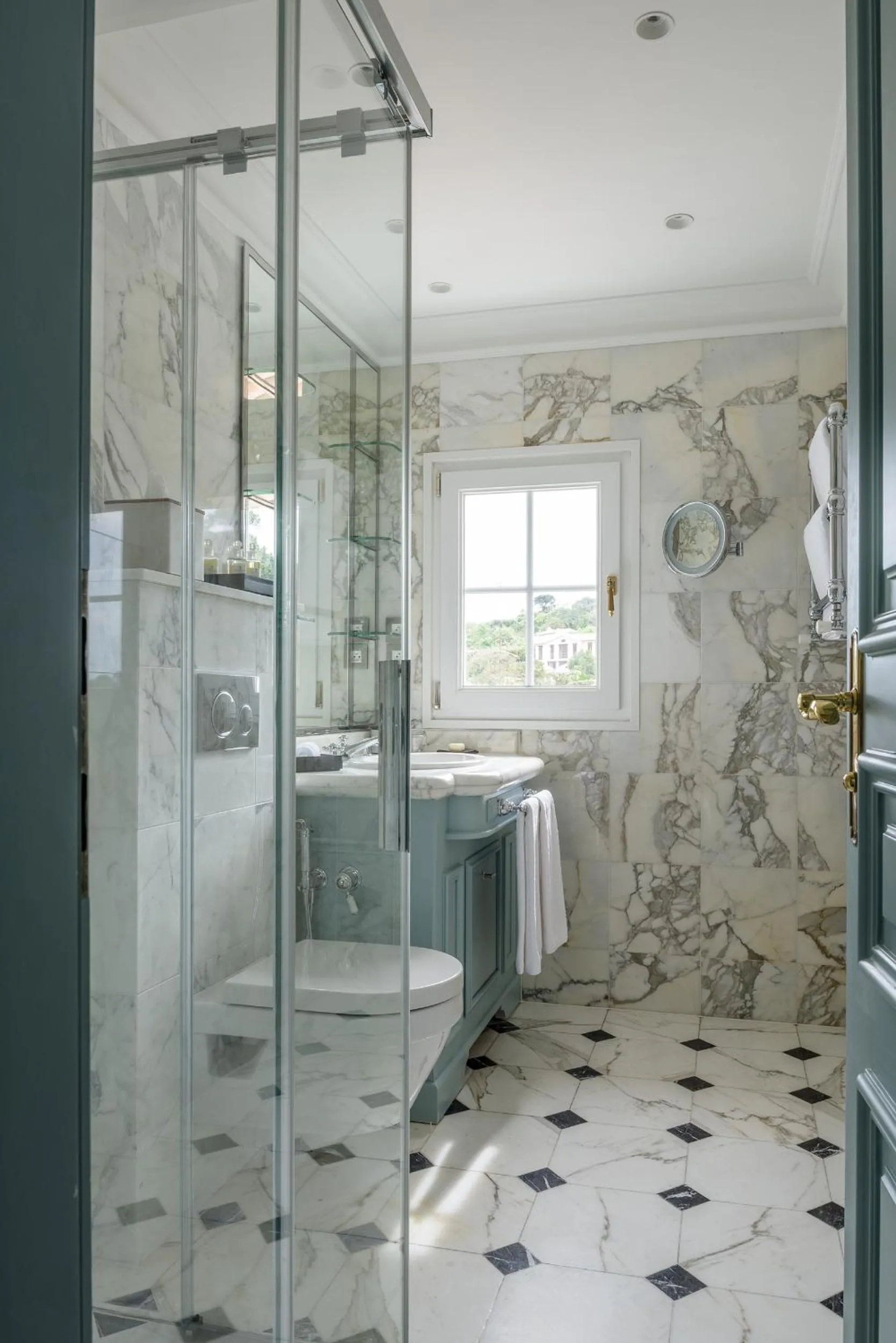 Bathroom in Althoff Hotel Villa Belrose