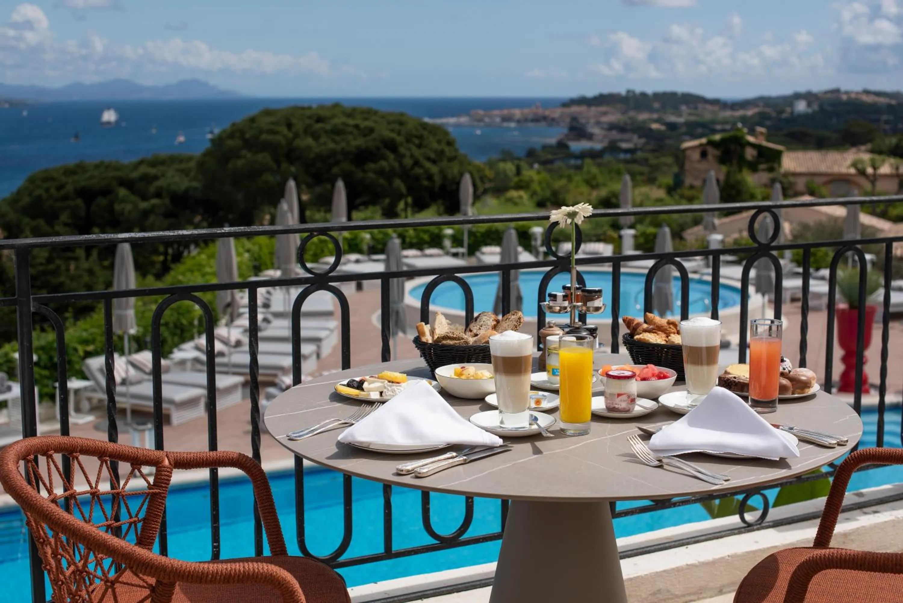 Breakfast in Althoff Hotel Villa Belrose