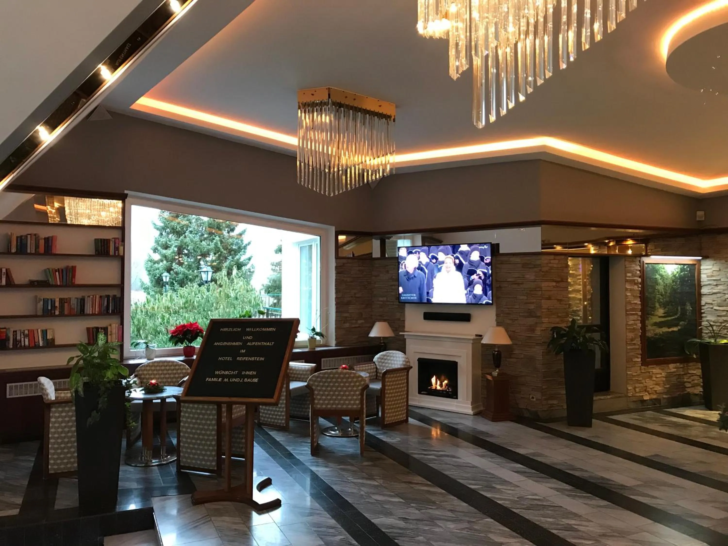 Communal lounge/ TV room in Hotel Reifenstein