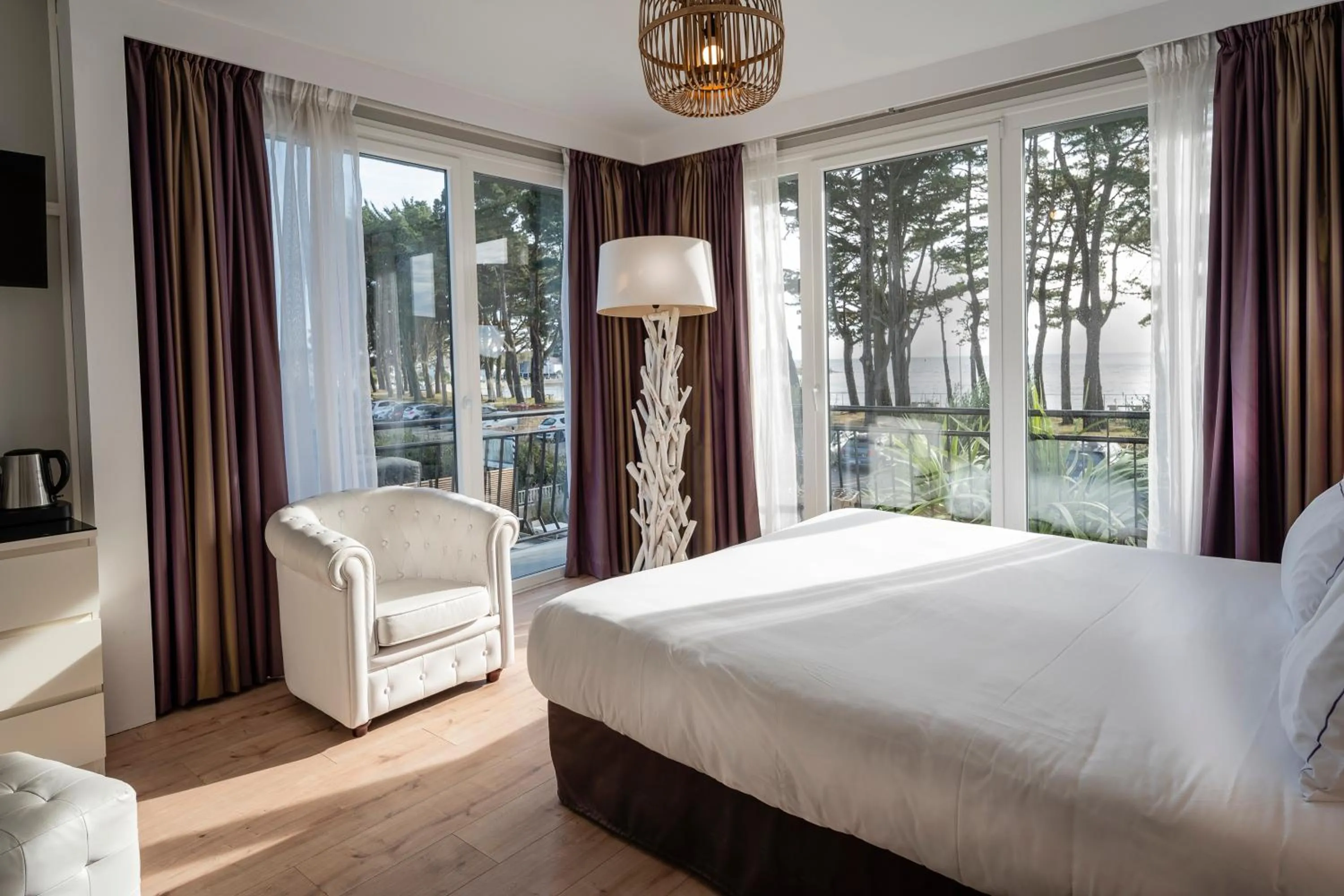 Balcony/Terrace, Bed in Hotel Kastel & Spa avec piscine d'eau de mer chauffée et située à 50 m de l'hôtel