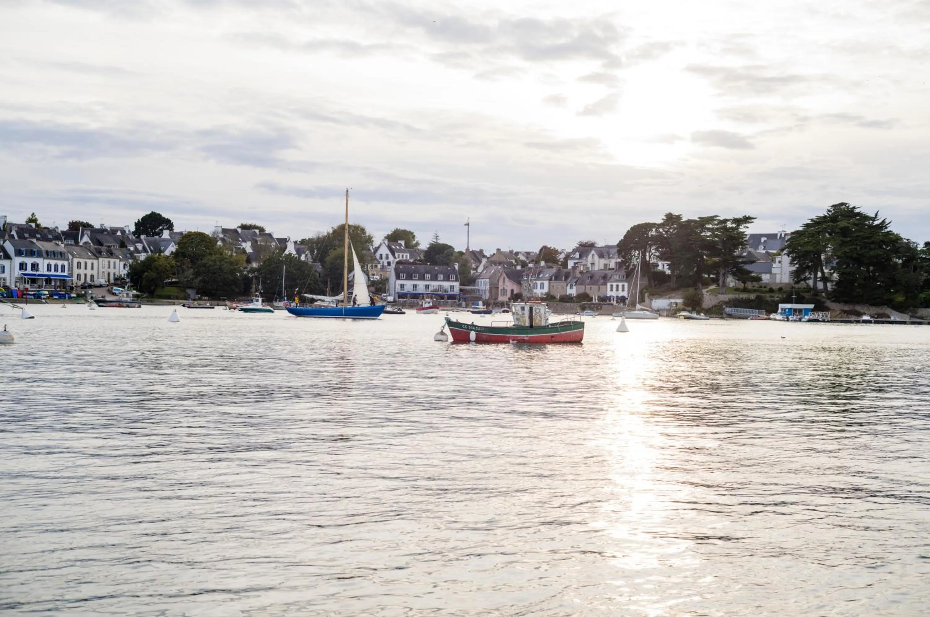 Natural landscape in Hotel Kastel & Spa avec piscine d'eau de mer chauffée et située à 50 m de l'hôtel
