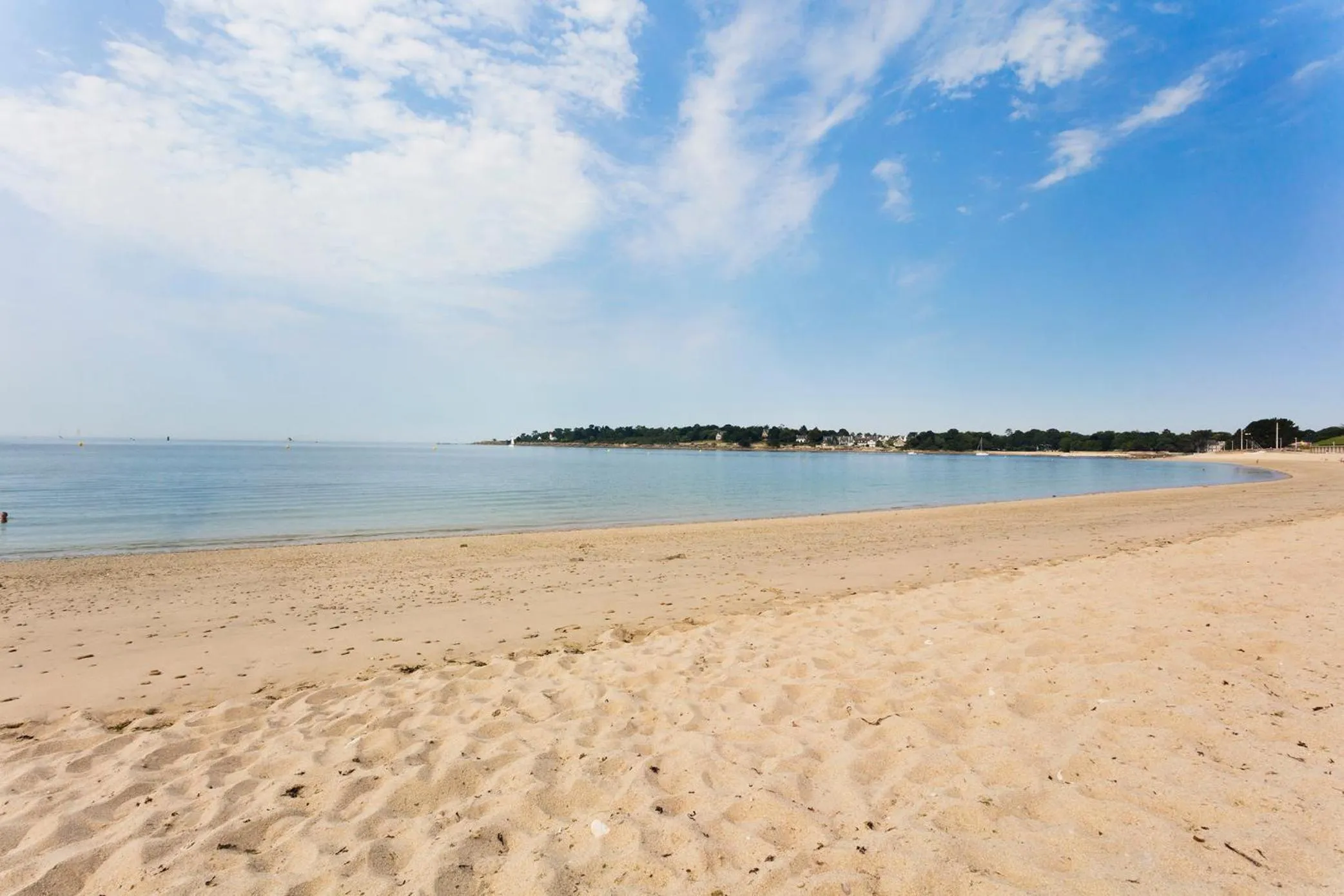 Beach in Hotel Kastel & Spa avec piscine d'eau de mer chauffée et située à 50 m de l'hôtel