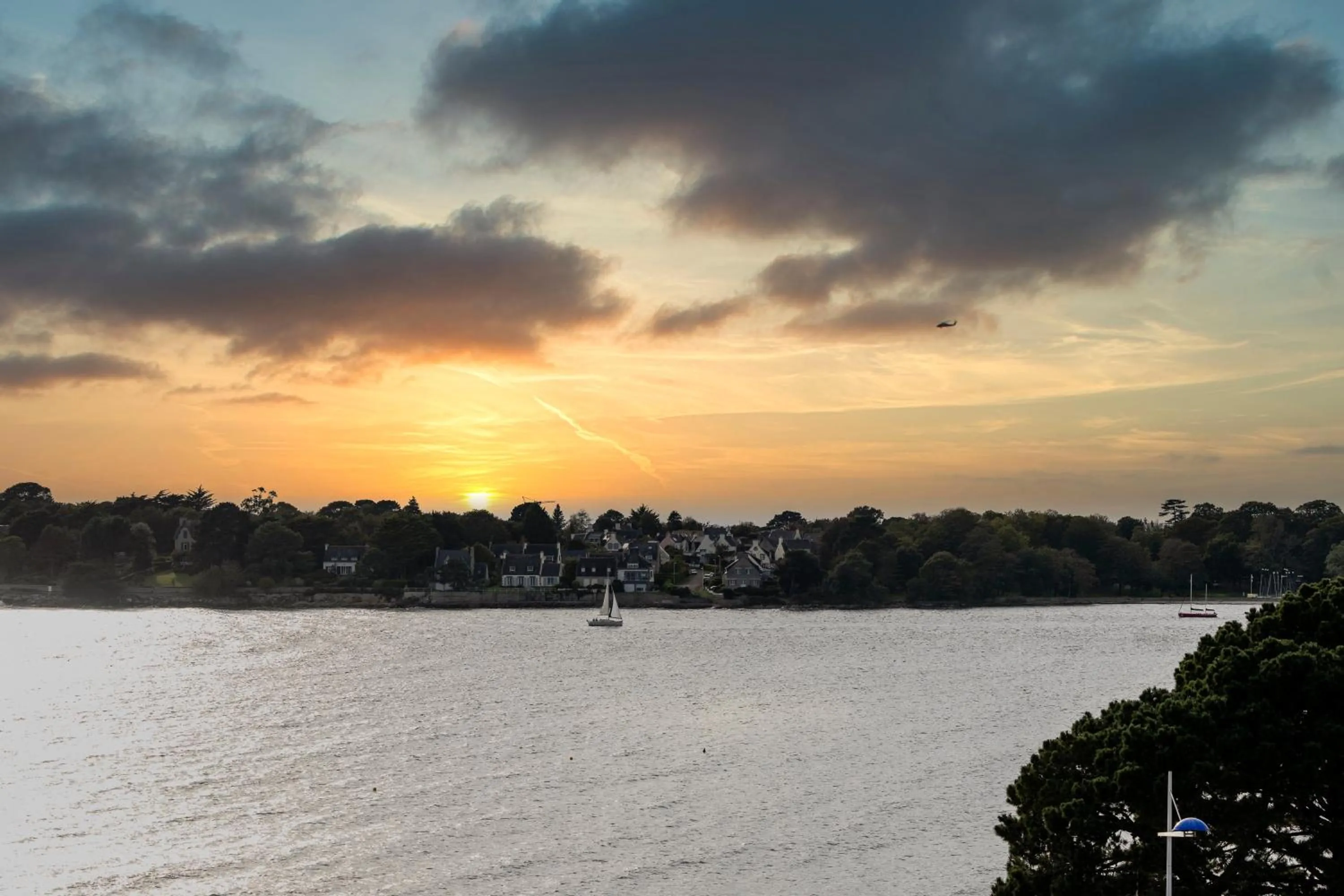 Natural landscape in Hotel Kastel & Spa avec piscine d'eau de mer chauffée et située à 50 m de l'hôtel