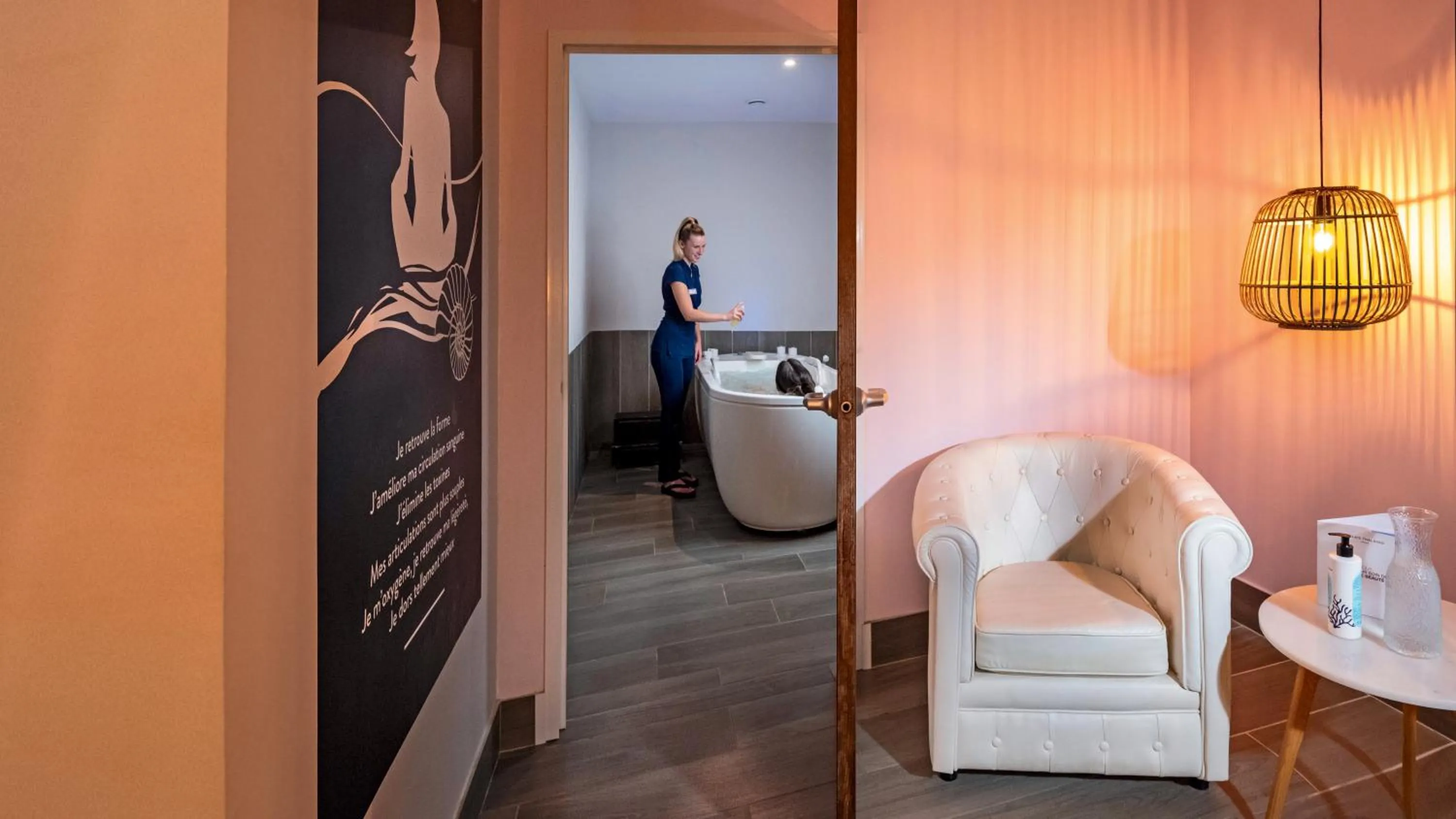 Spa and wellness centre/facilities in Hotel Kastel & Spa avec piscine d'eau de mer chauffée et située à 50 m de l'hôtel