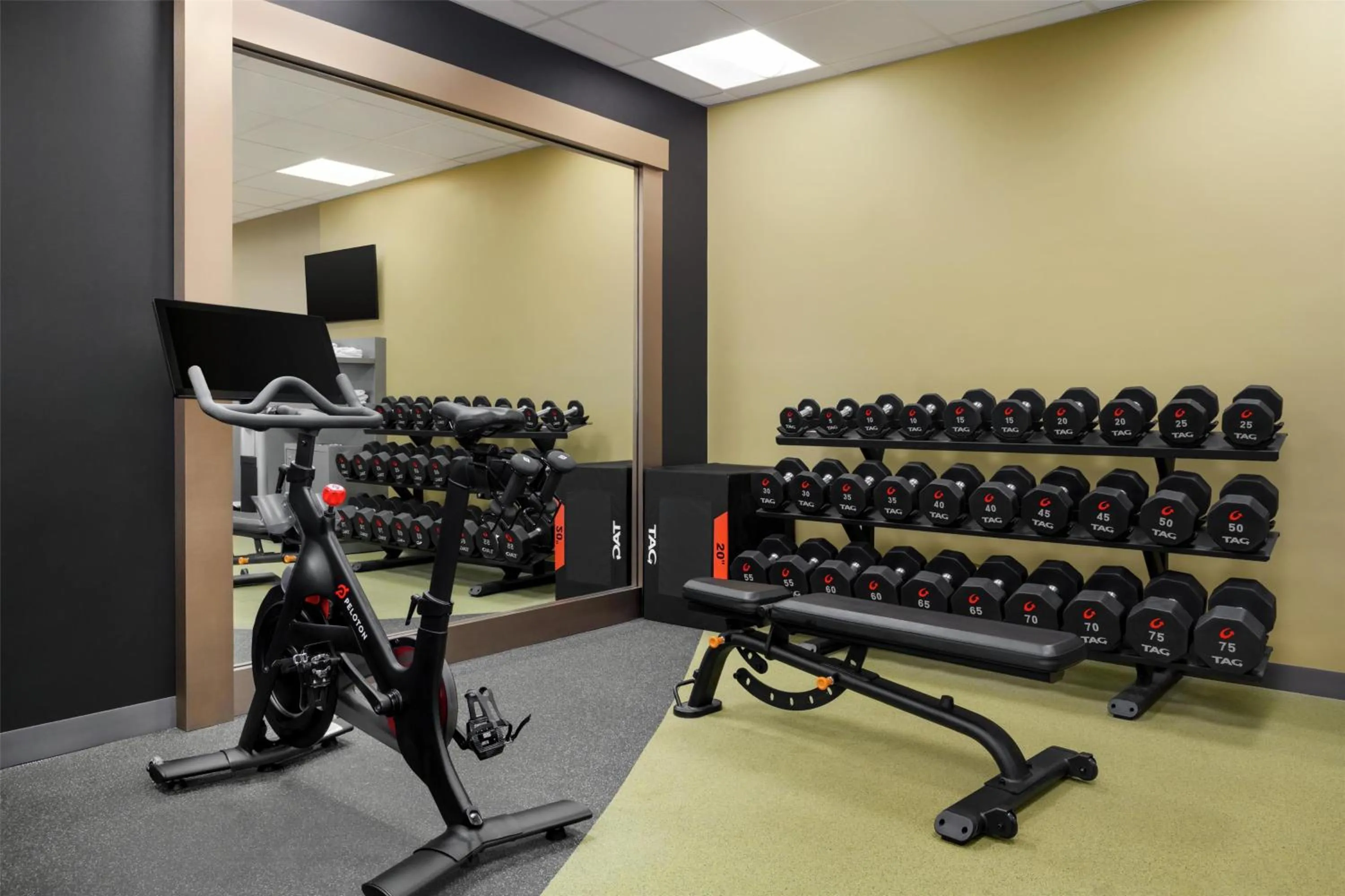 Fitness centre/facilities in Hilton Garden Inn Riverhead