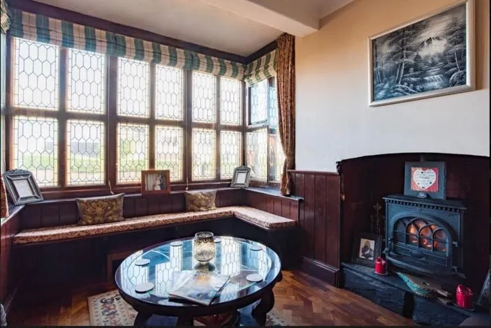 Communal lounge/ TV room in Ty Mynydd Lodge