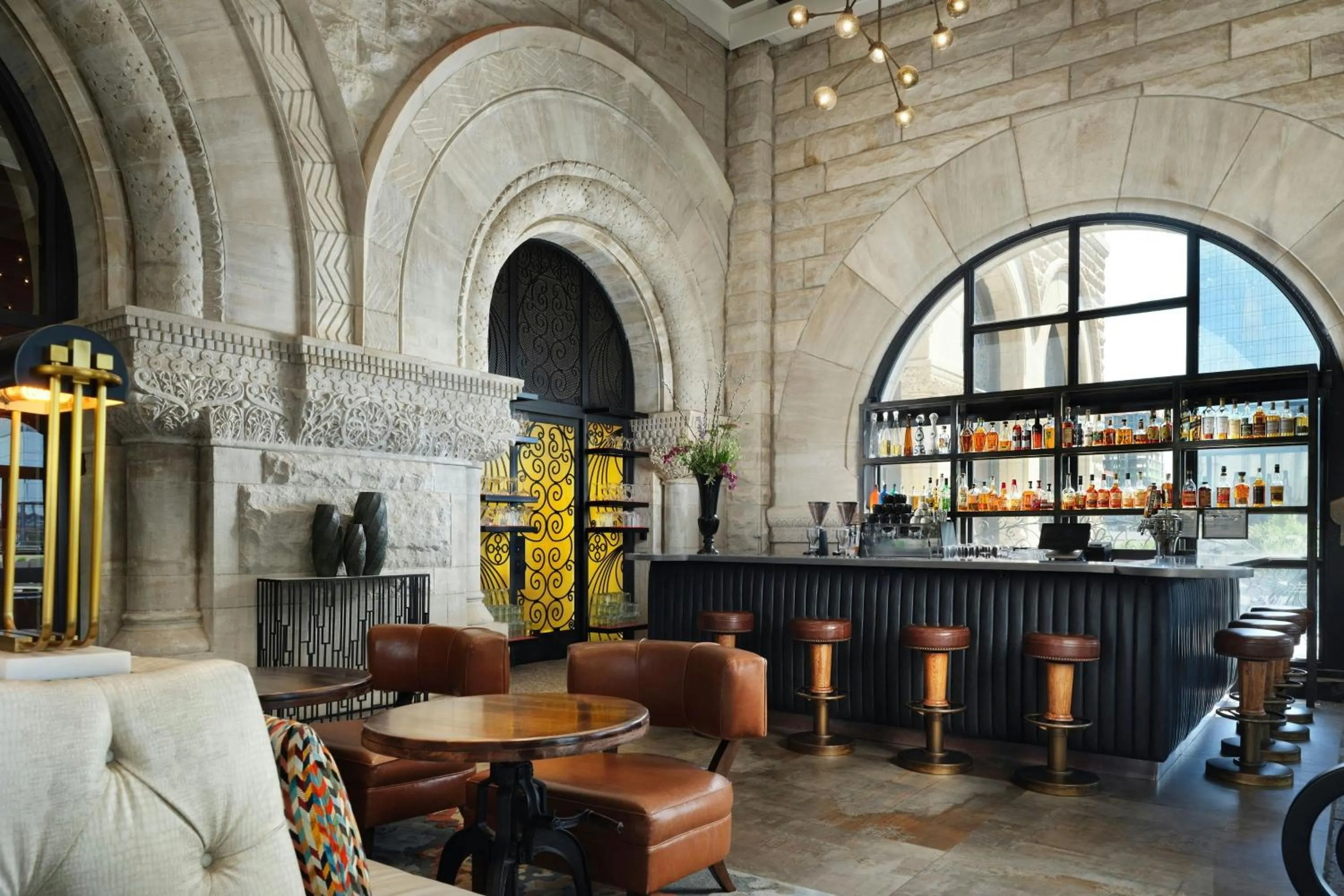 Lounge or bar in The Union Station Nashville Yards, Autograph Collection