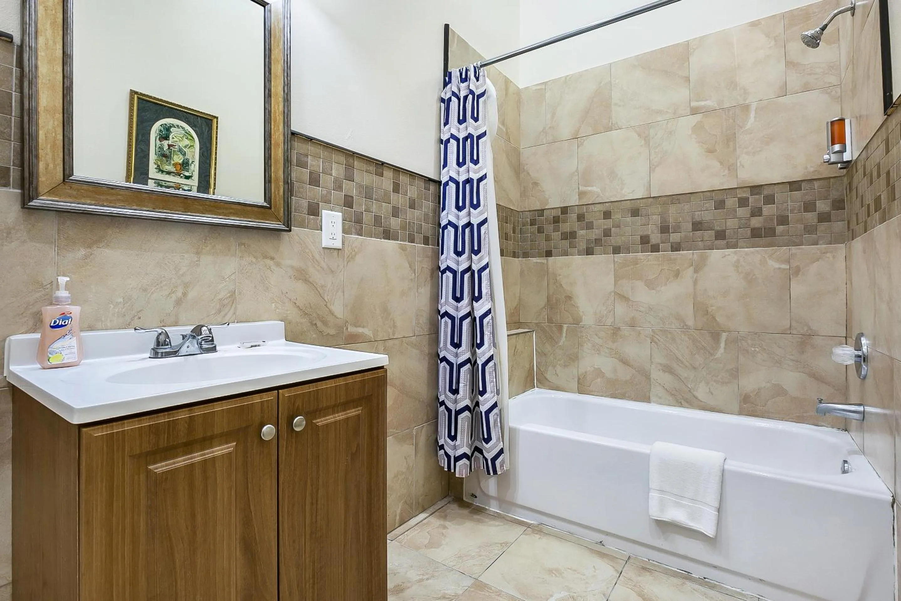 Bathroom in Stylish 4BR condo in Downtown by Hosteeva