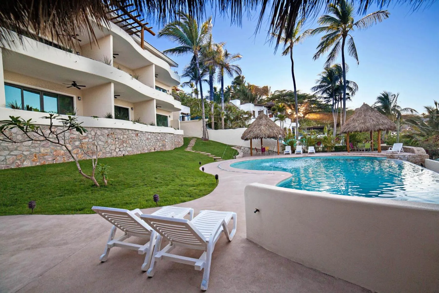 Property building in La Esquina