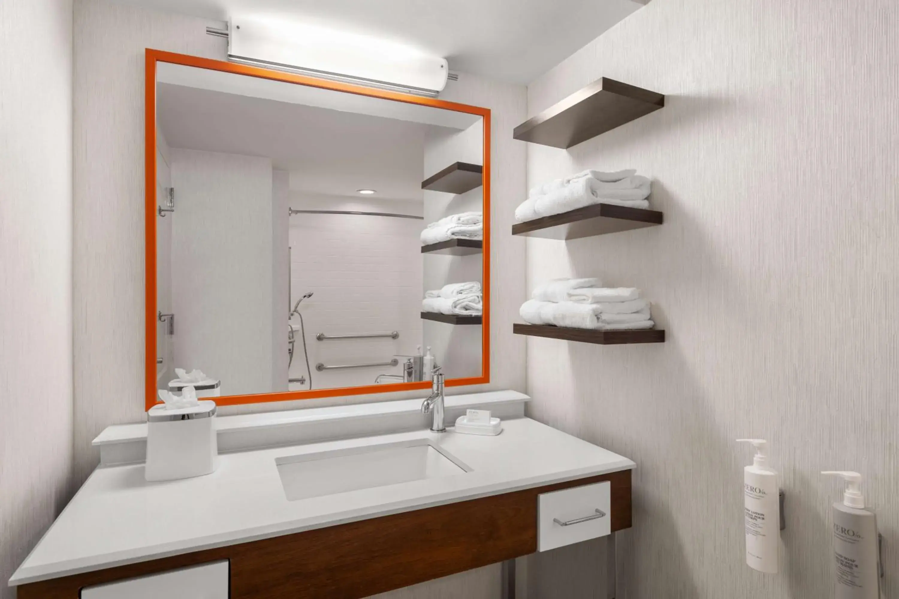 King Room - Mobility Access/Non-Smoking in Hampton Inn Charleston North King Room - Mobility Access/Non-Smoking in Hampton Inn Charleston North