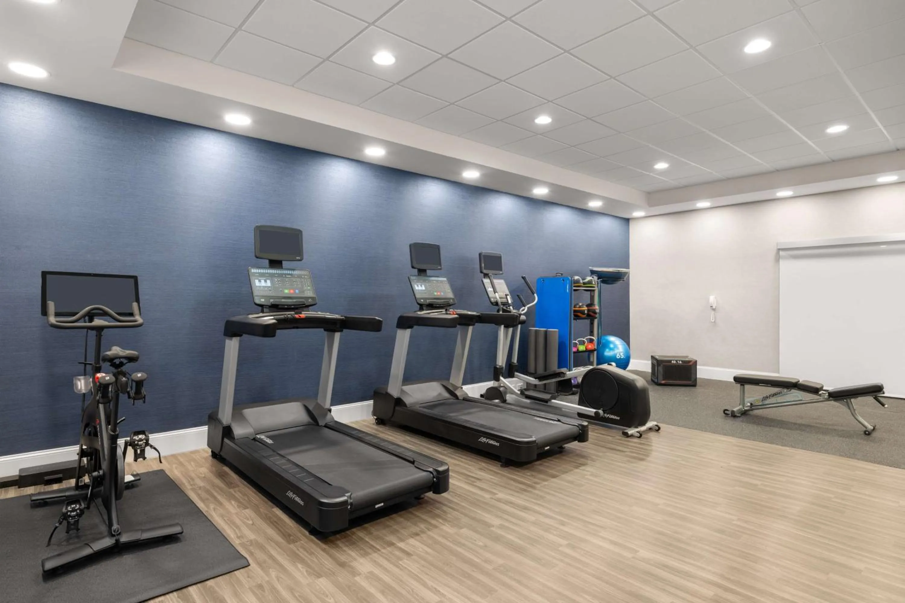 Fitness centre/facilities in Hampton Inn Charleston North