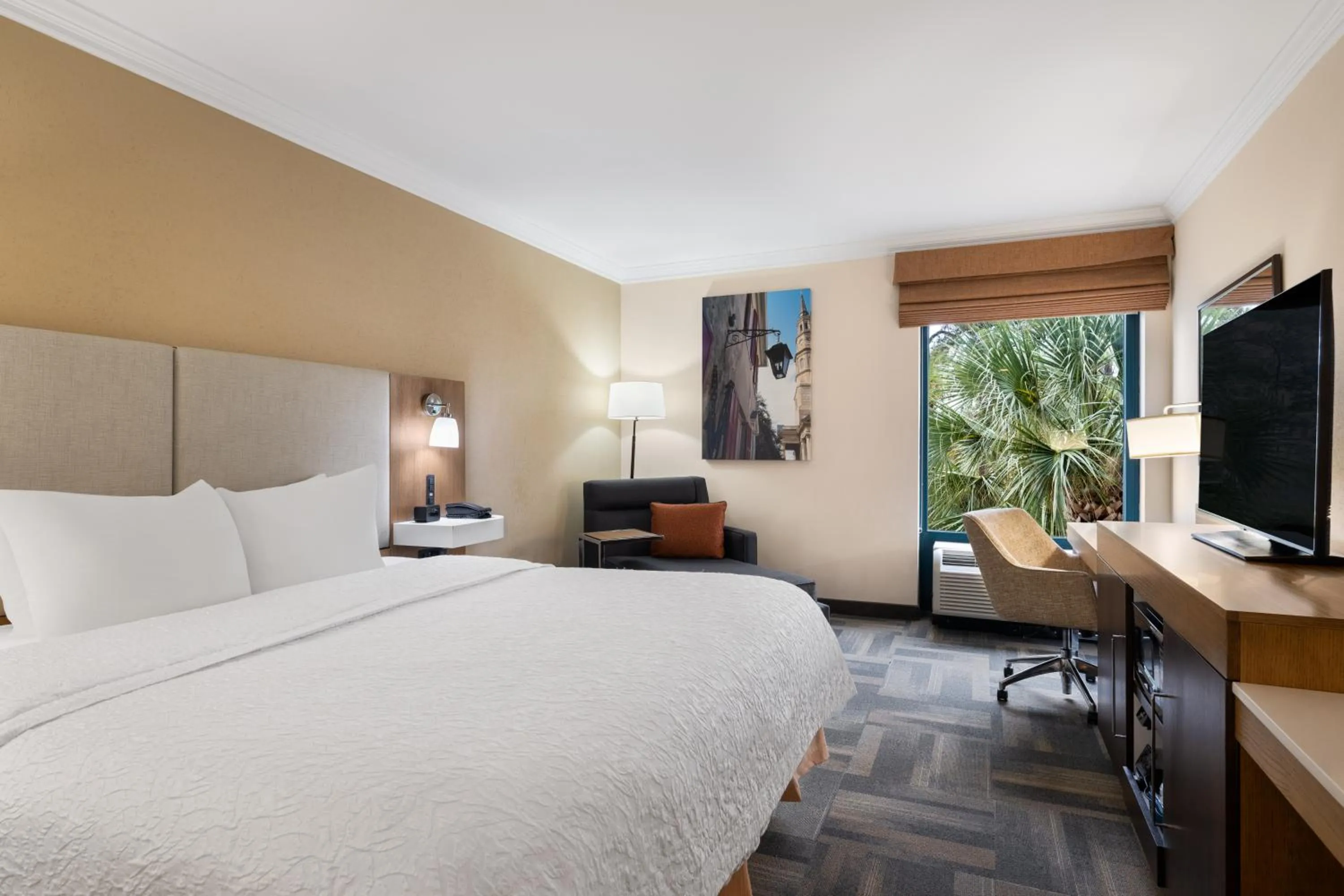 Bedroom, Bed in Hampton Inn Charleston North