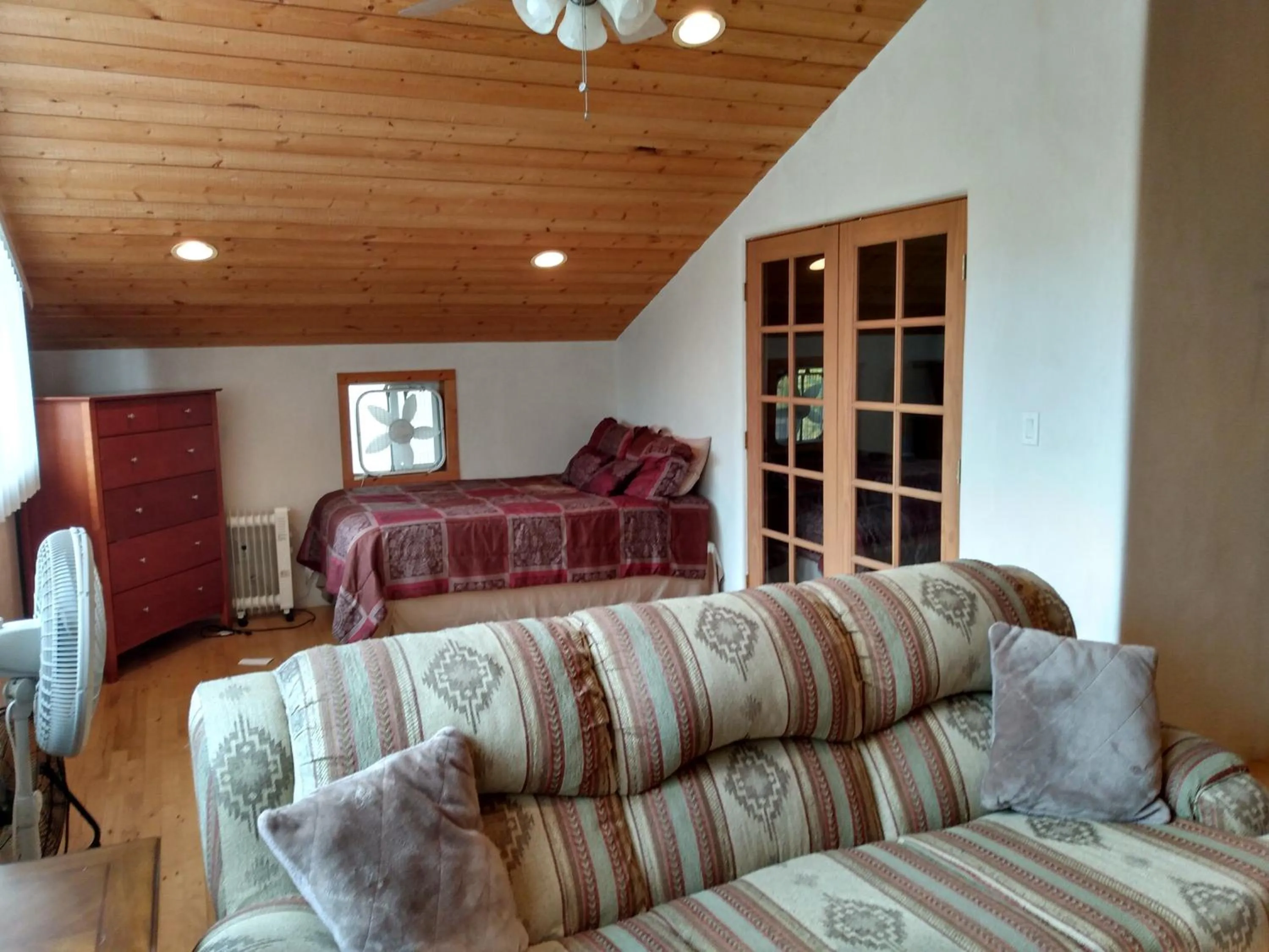 Bed in Shady Brook Inn Village/Resort