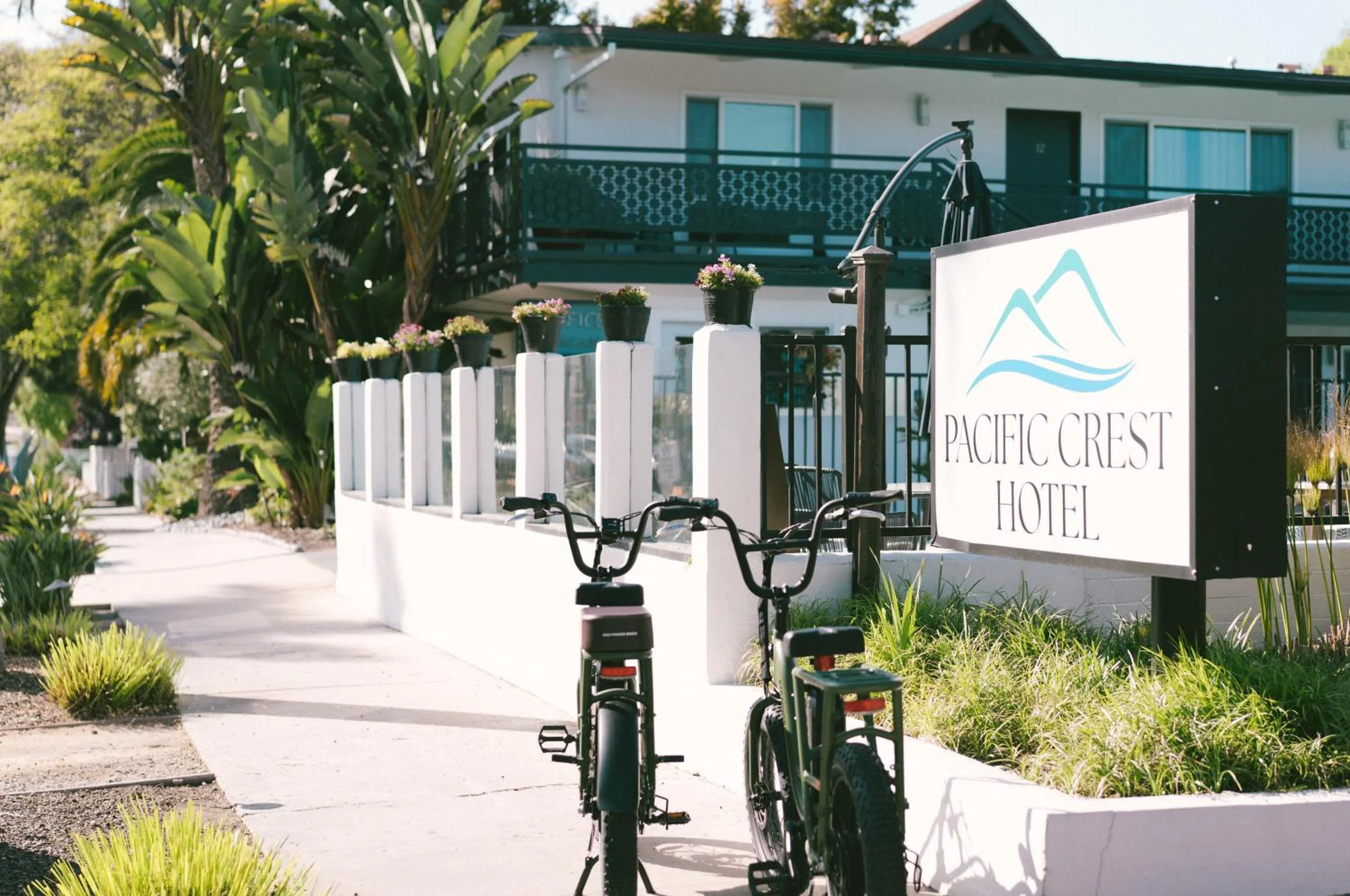 Logo/Certificate/Sign in Pacific Crest Hotel Santa Barbara