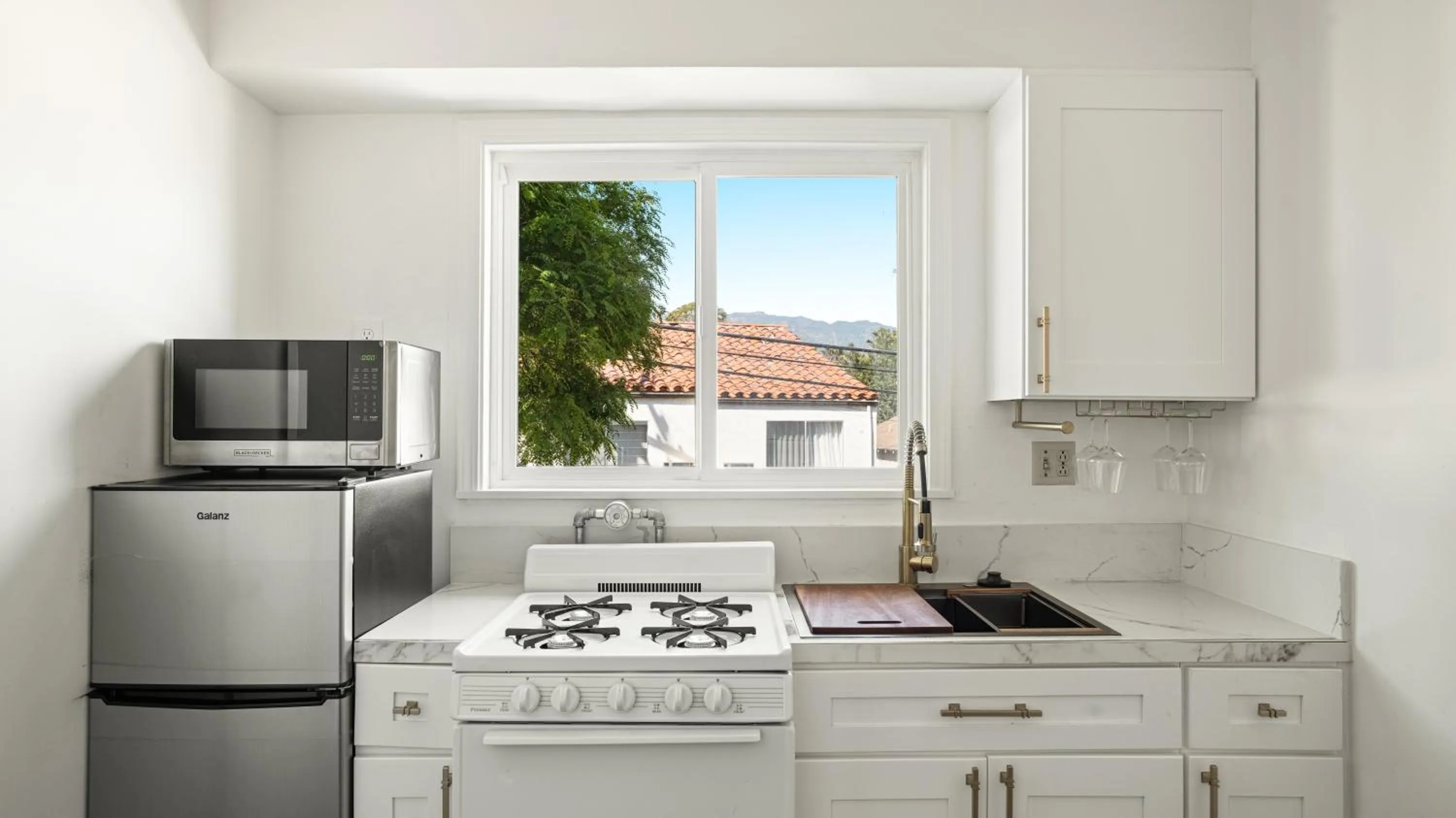 Kitchen or kitchenette in Pacific Crest Hotel Santa Barbara