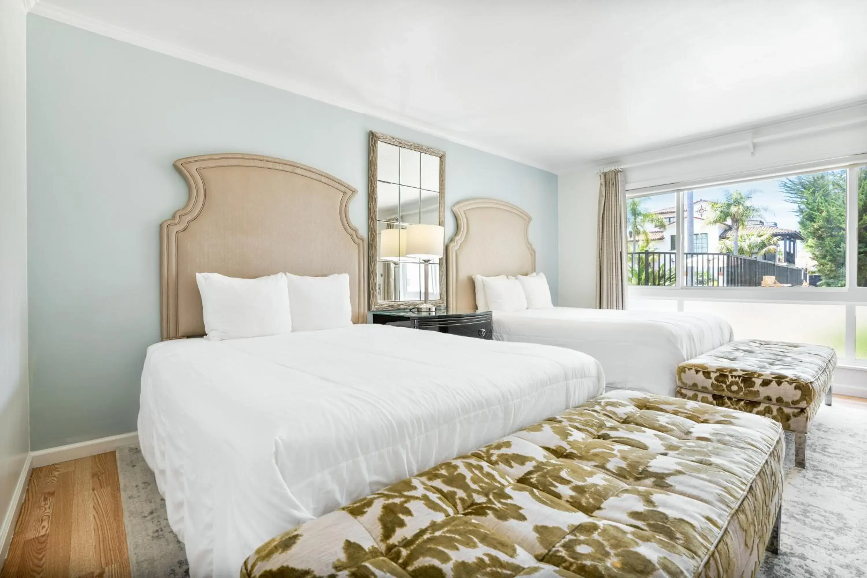 Queen Room with Two Queen Beds in Pacific Crest Hotel Santa Barbara Queen Room with Two Queen Beds in Pacific Crest Hotel Santa Barbara