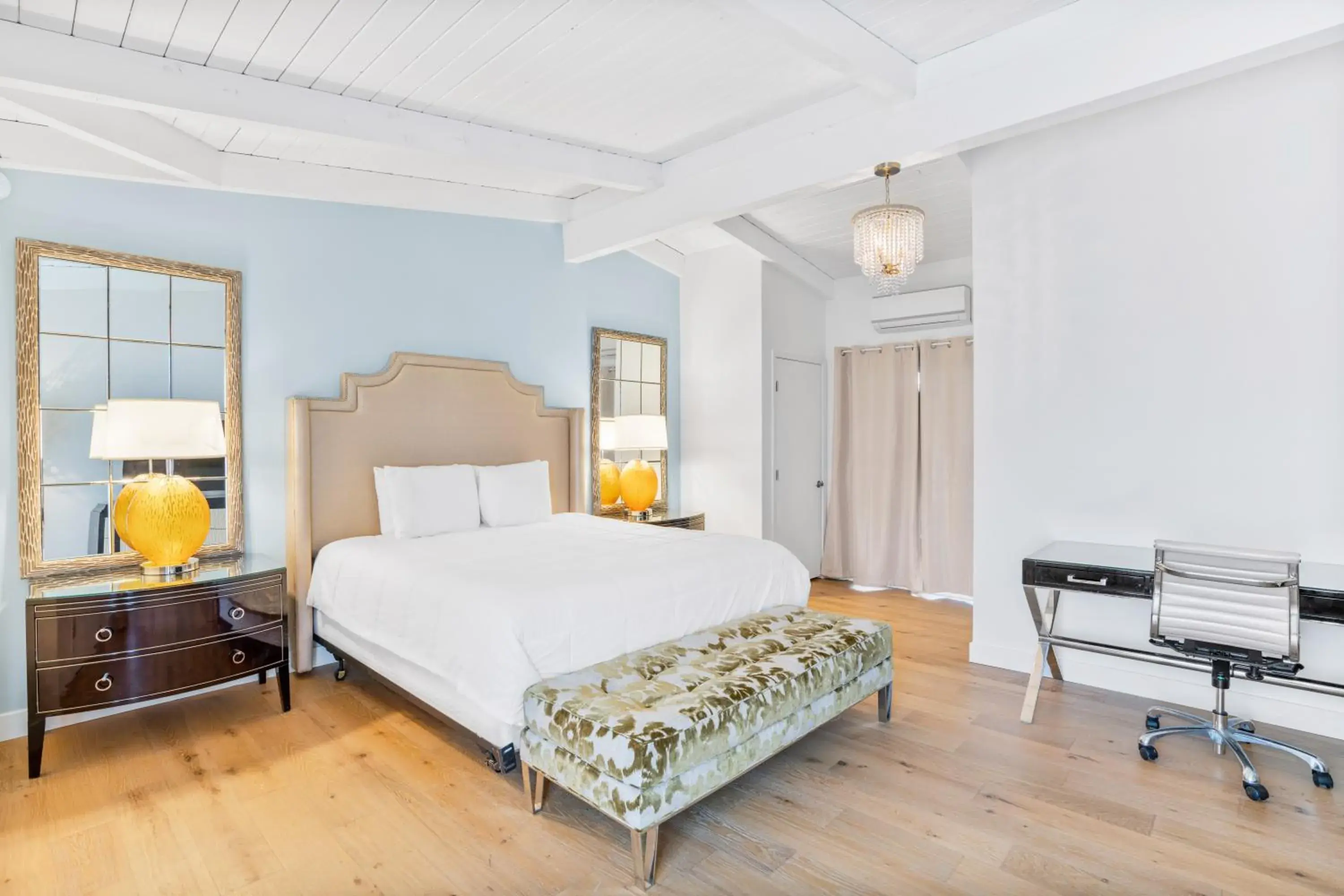 King Room with Balcony in Pacific Crest Hotel Santa Barbara King Room with Balcony in Pacific Crest Hotel Santa Barbara