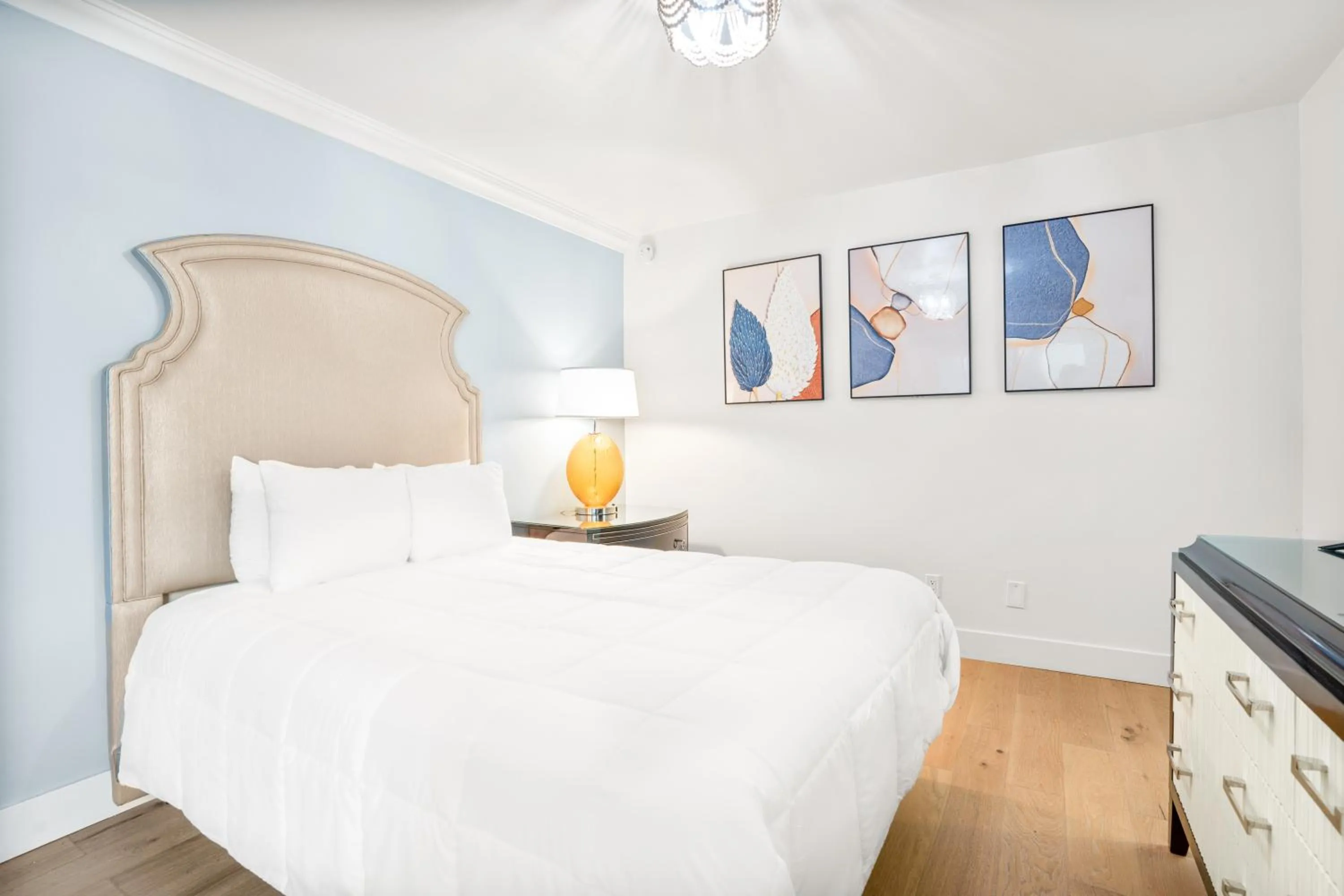 Bedroom, Bed in Pacific Crest Hotel Santa Barbara