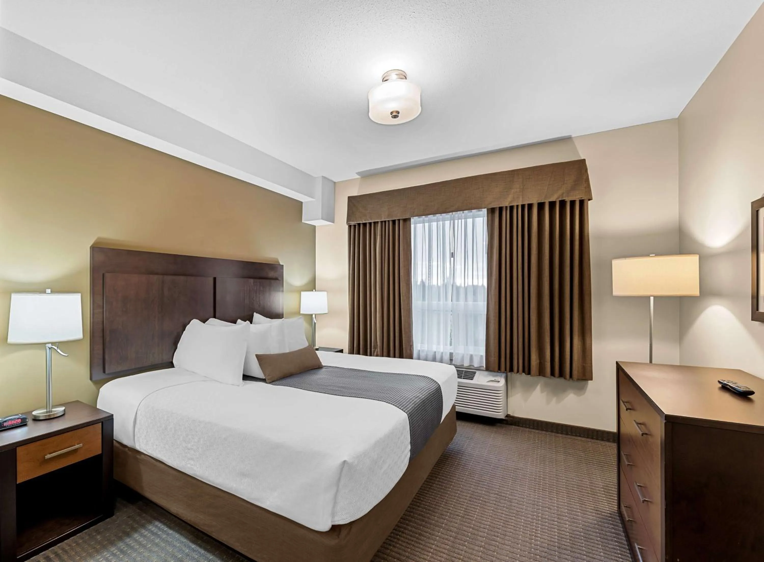 Bedroom, Bed in Best Western Plus Lacombe Inn and Suites