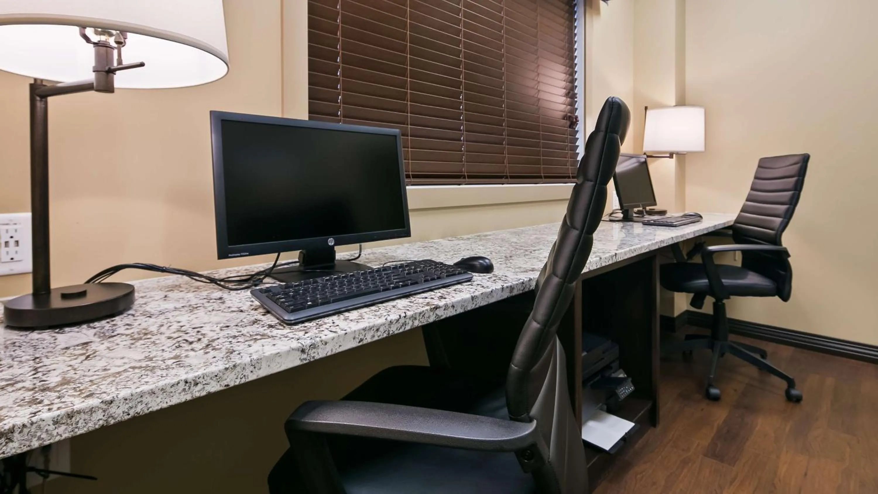 Business facilities in Best Western Plus Lacombe Inn and Suites