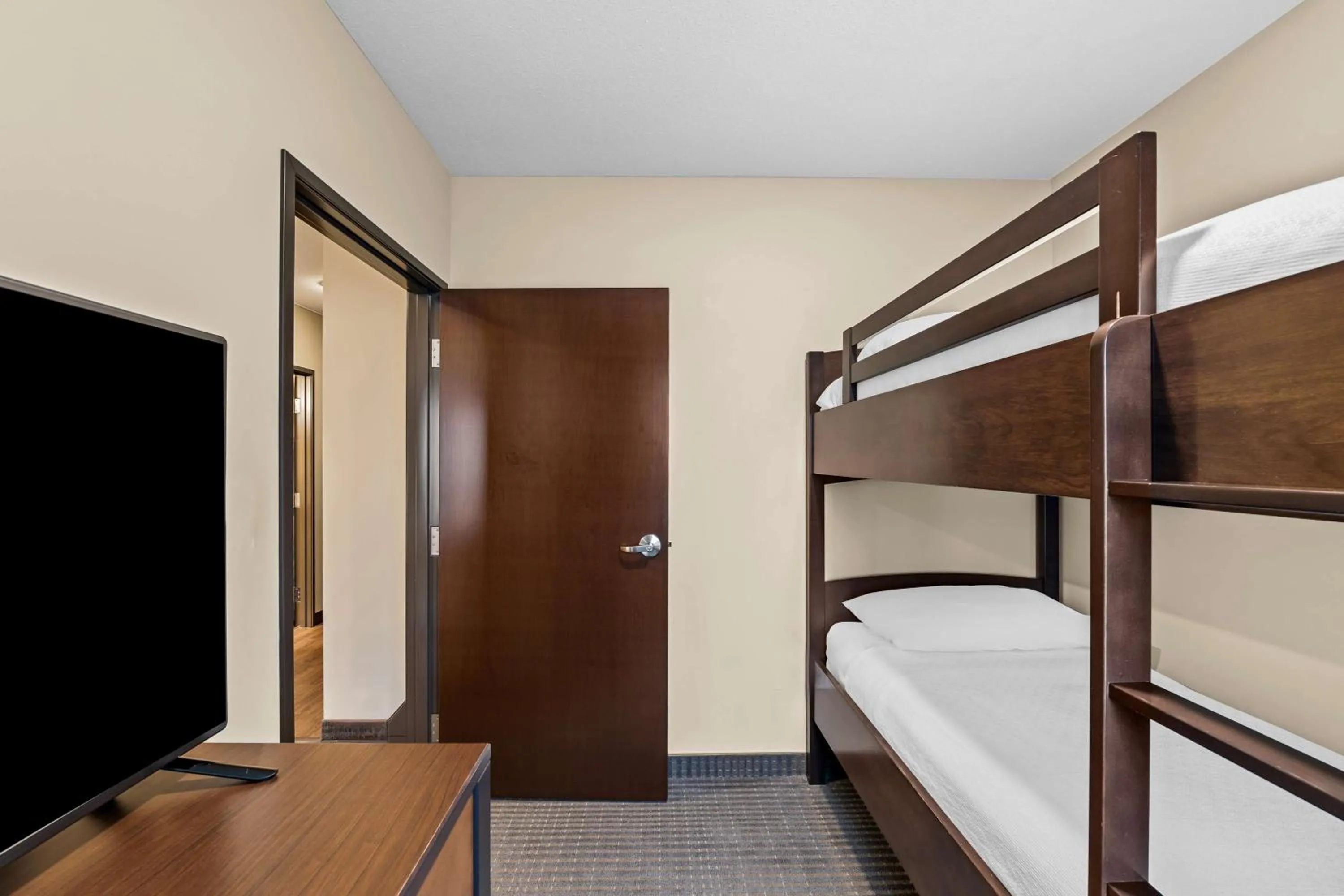 Bedroom, Bed in Best Western Plus Lacombe Inn and Suites